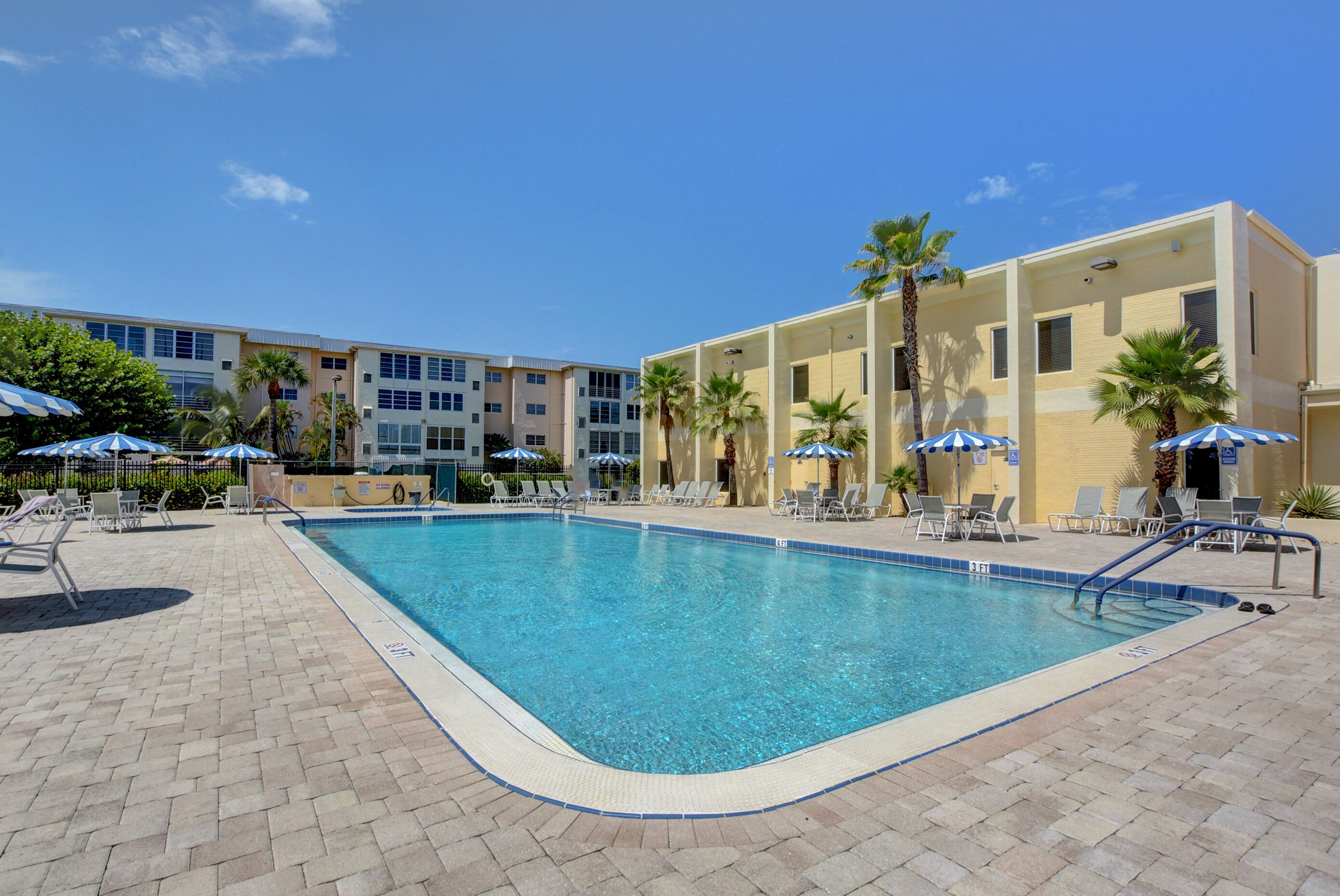 VILLAGE ROYALE GREENHILL CONDO - Residential