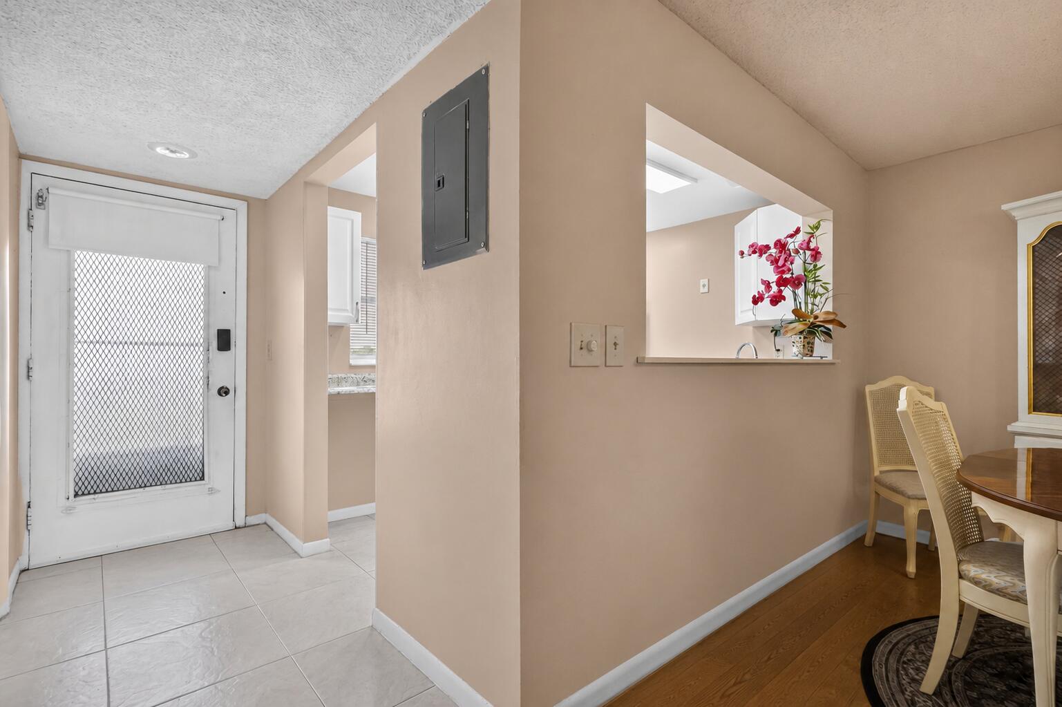VILLAGE ROYALE GREENHILL CONDO - Residential