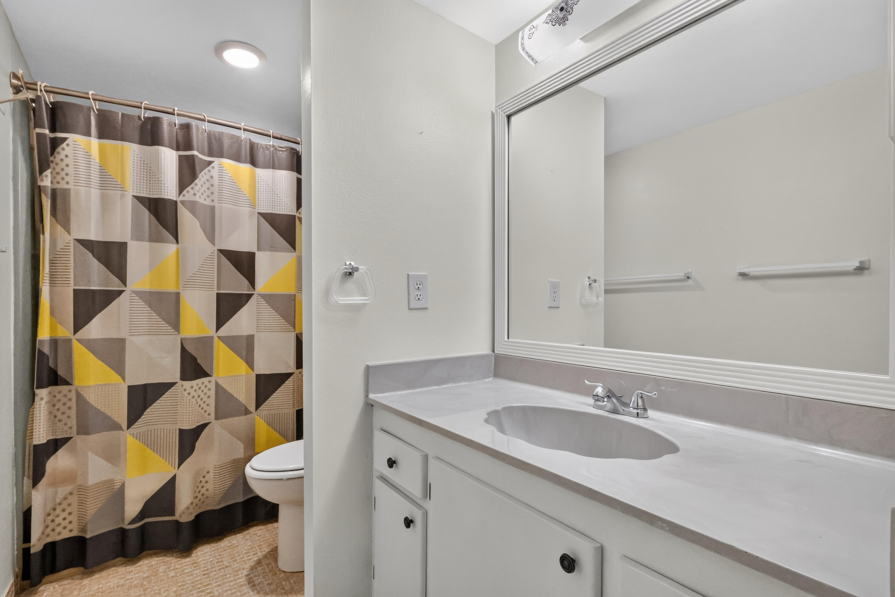 VILLAGE ROYALE GREENHILL CONDO - Residential