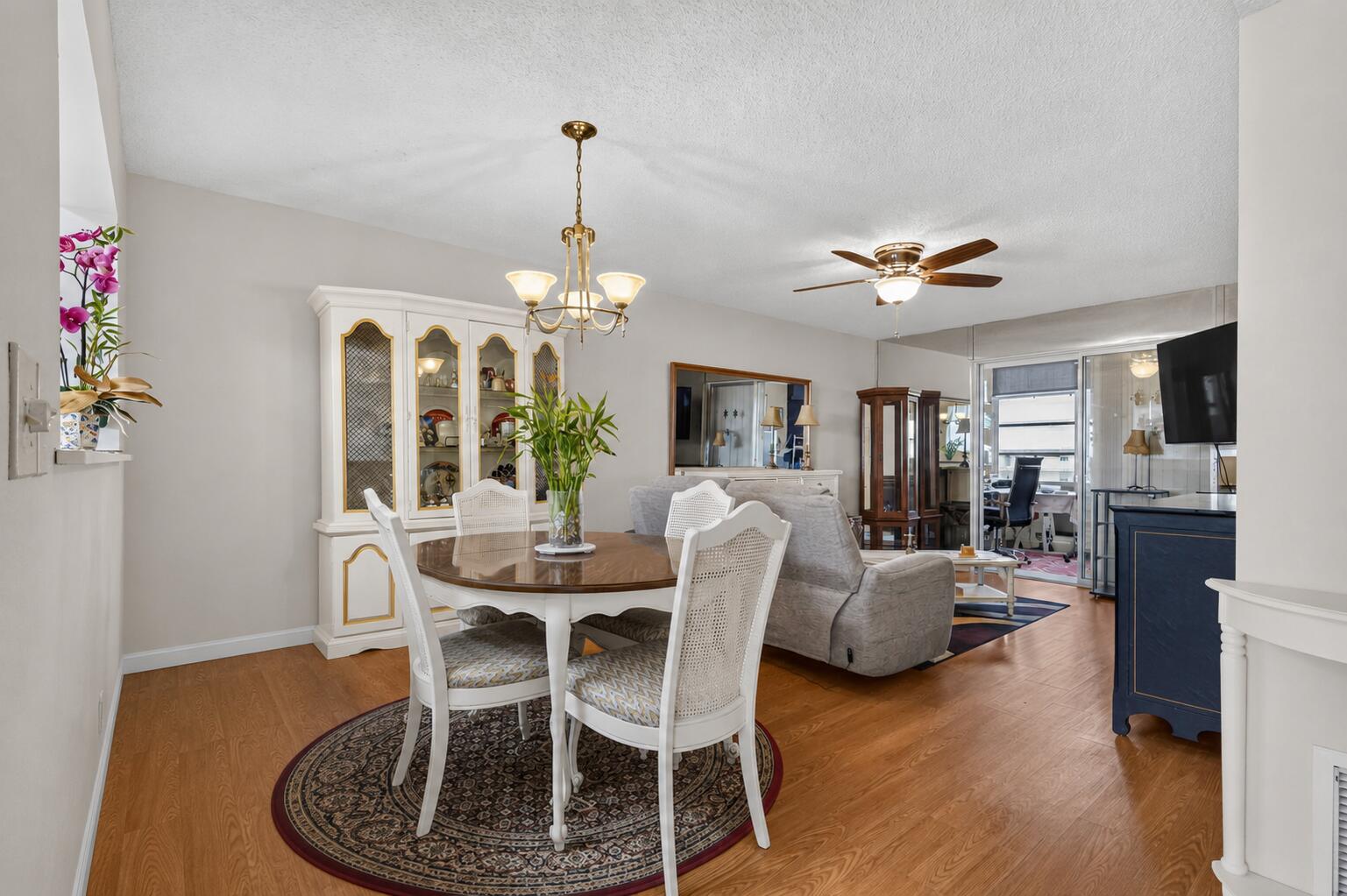 VILLAGE ROYALE GREENHILL CONDO - Residential
