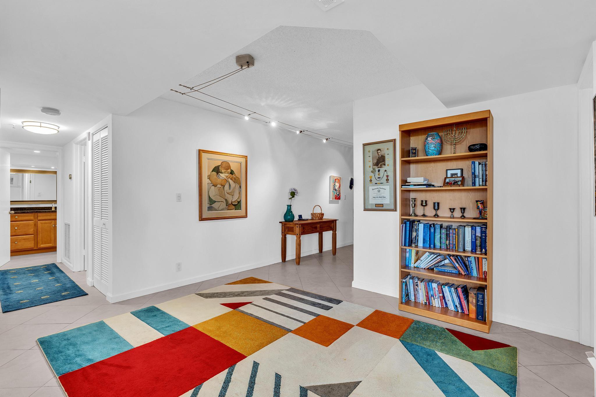 LA RESIDENCE CONDO - Residential