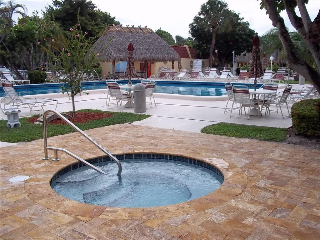 Island Club - Residential