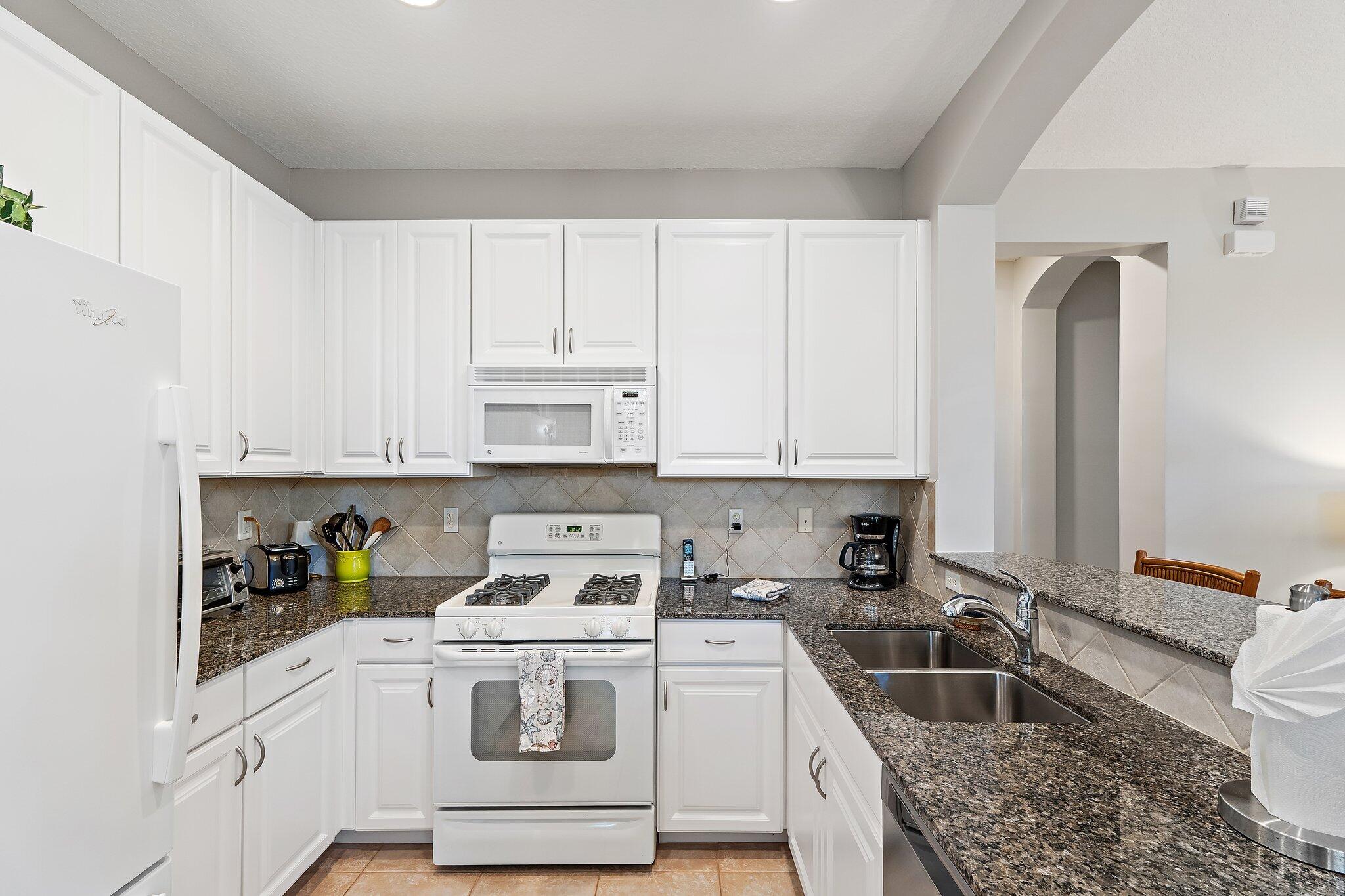 MANSIONS AT EVERGRENE WEST CONDO - Residential Lease