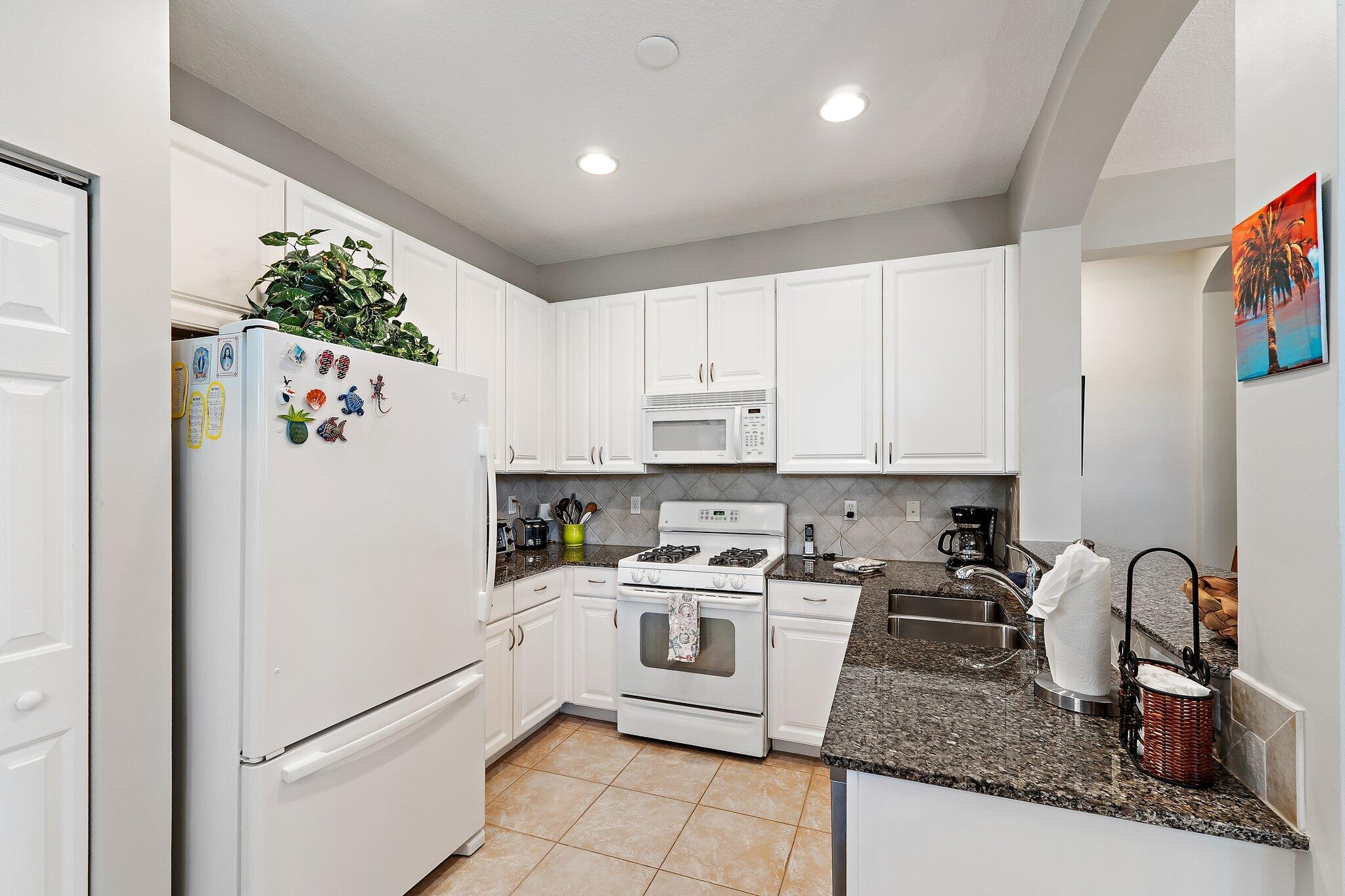 MANSIONS AT EVERGRENE WEST CONDO - Residential Lease