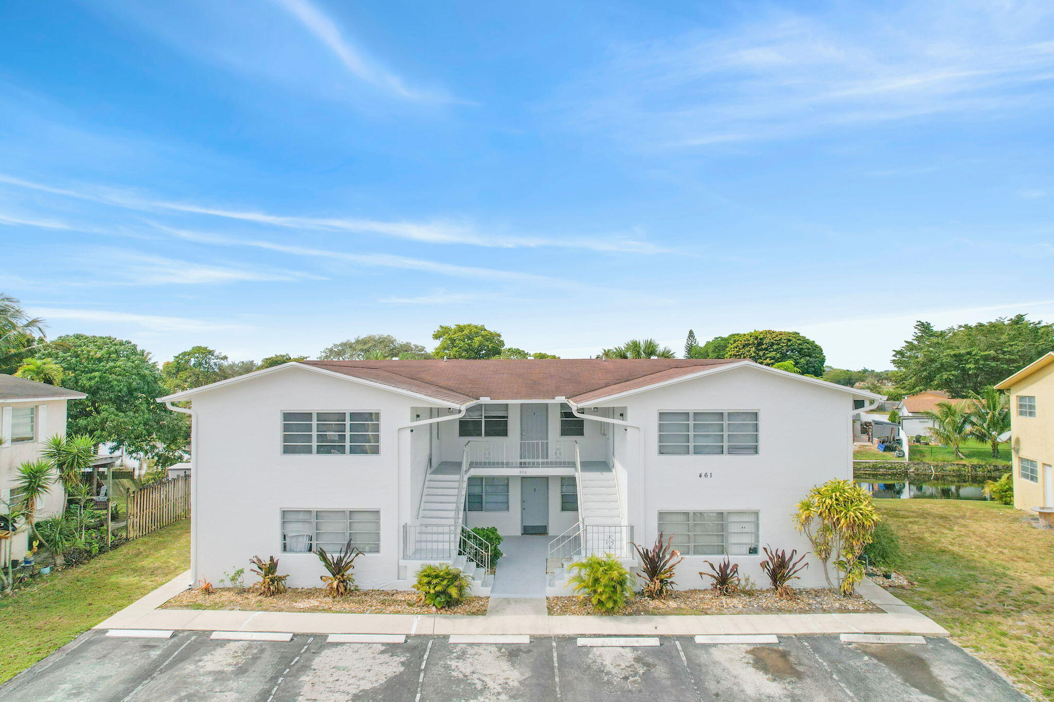 6 UNIT MULTIFAMILY BUILDING IN COCONUT CREEK.
