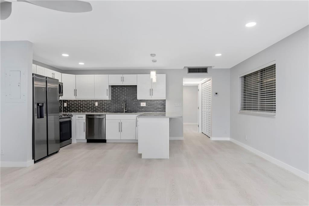 KINGS POINT FLANDERS COND - Residential