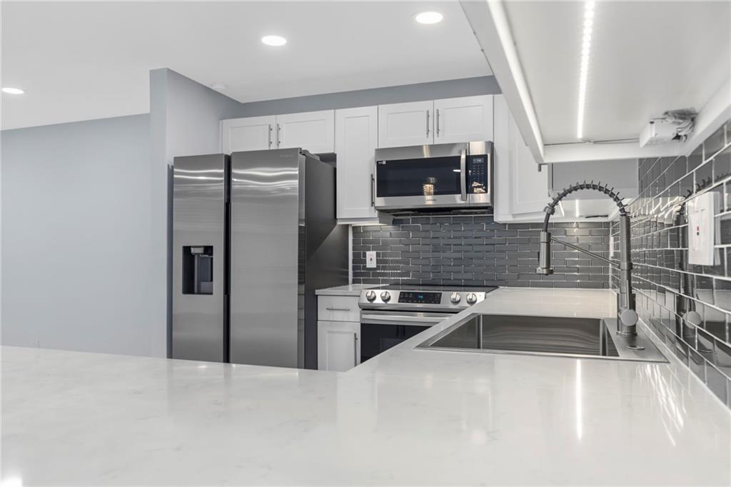 KINGS POINT FLANDERS COND - Residential