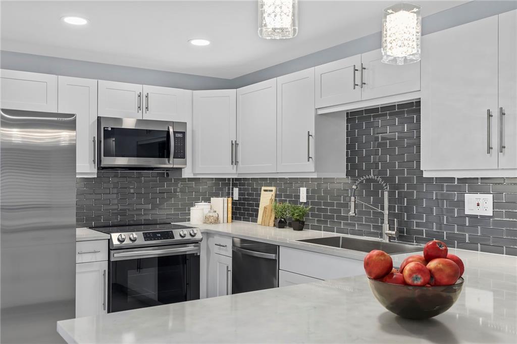 KINGS POINT FLANDERS COND - Residential
