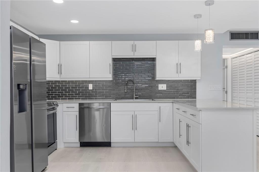 KINGS POINT FLANDERS COND - Residential
