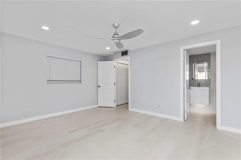 KINGS POINT FLANDERS COND - Residential