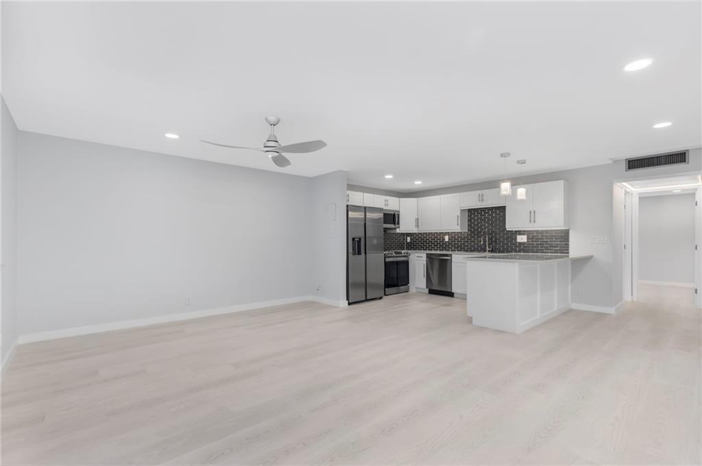 KINGS POINT FLANDERS COND - Residential