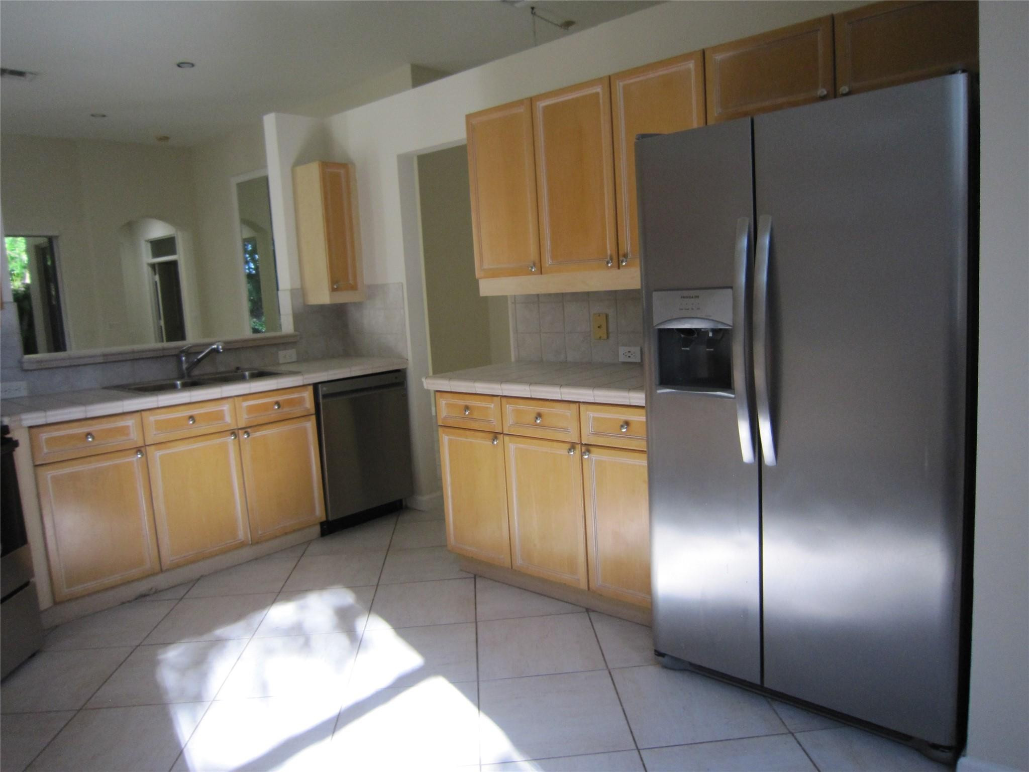 WYCLIFFE TR I - Residential Lease