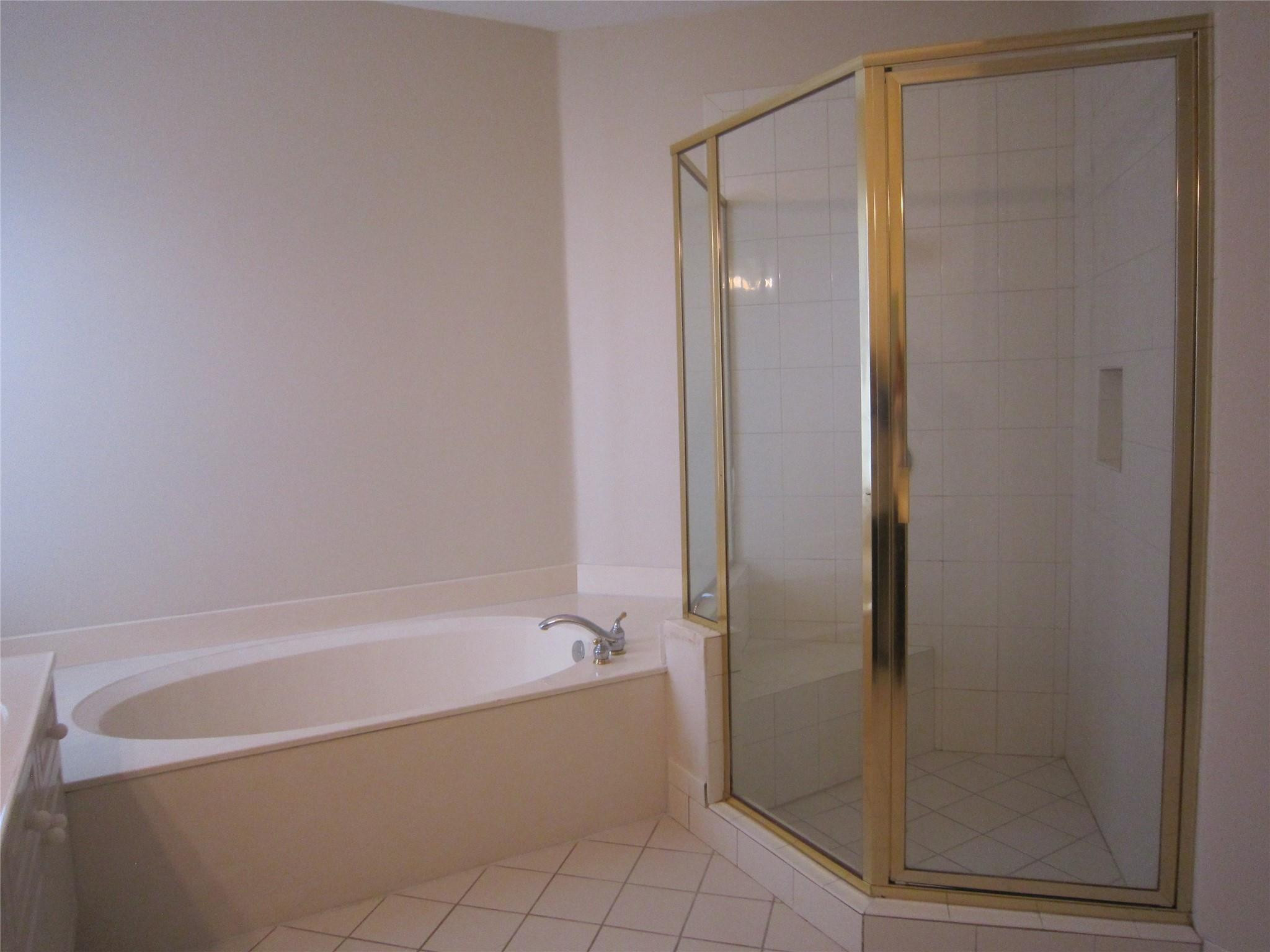 WYCLIFFE TR I - Residential Lease