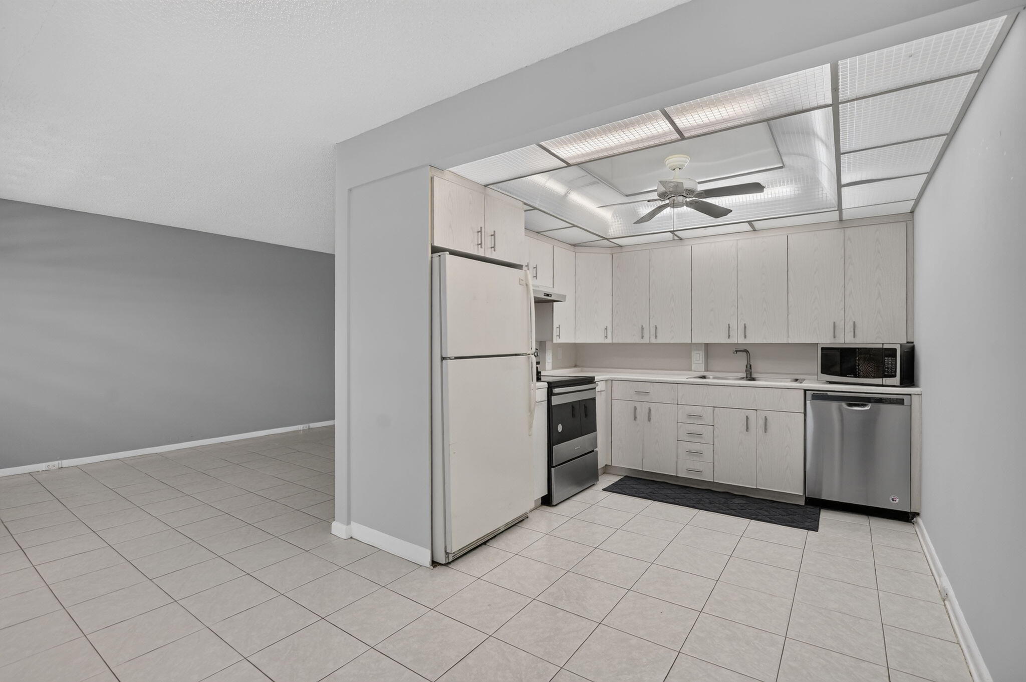 HYTHE AT CENTURY VILLAGE CONDO - Residential