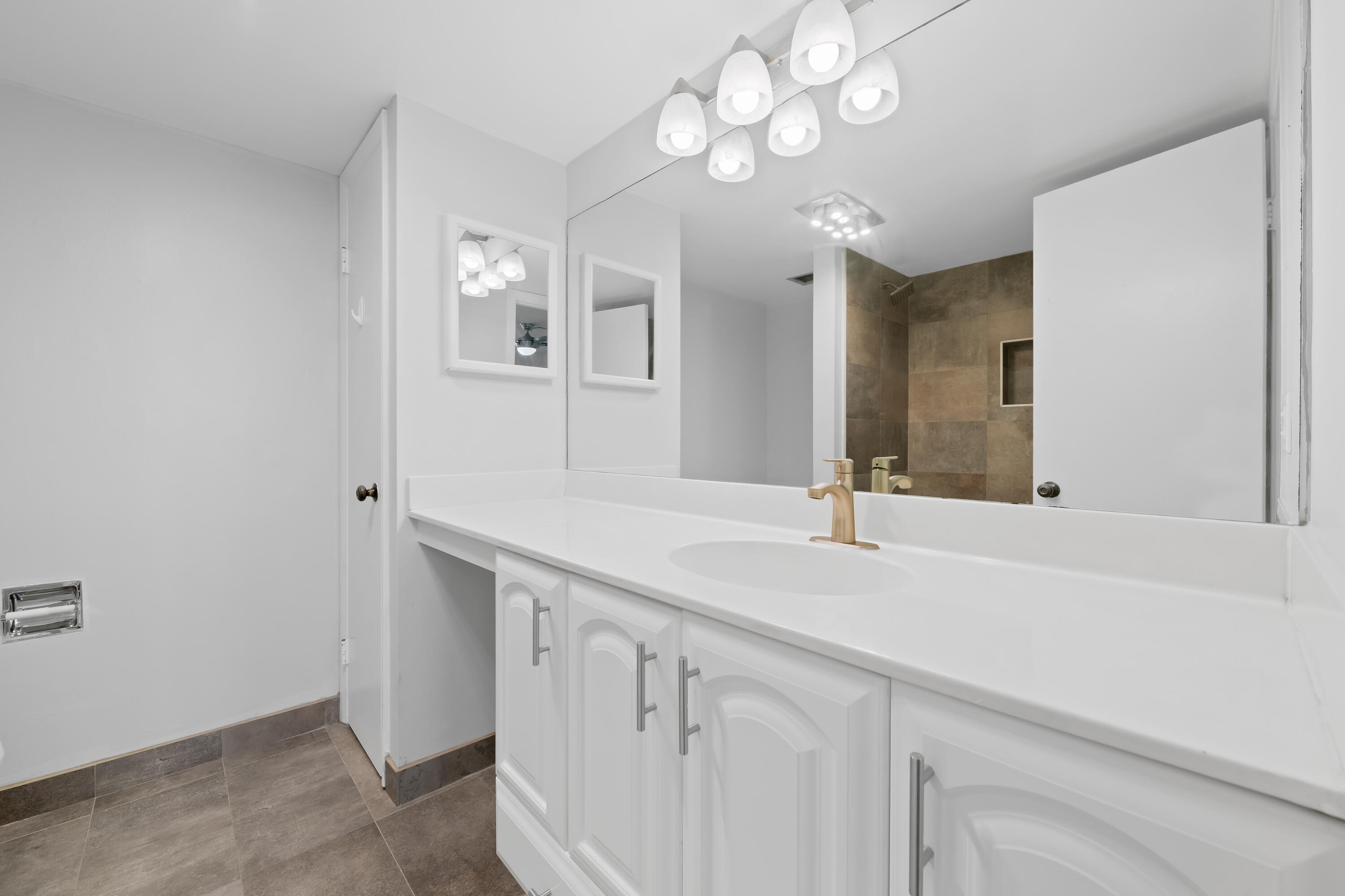 ROYAL MARINER CONDO - Residential