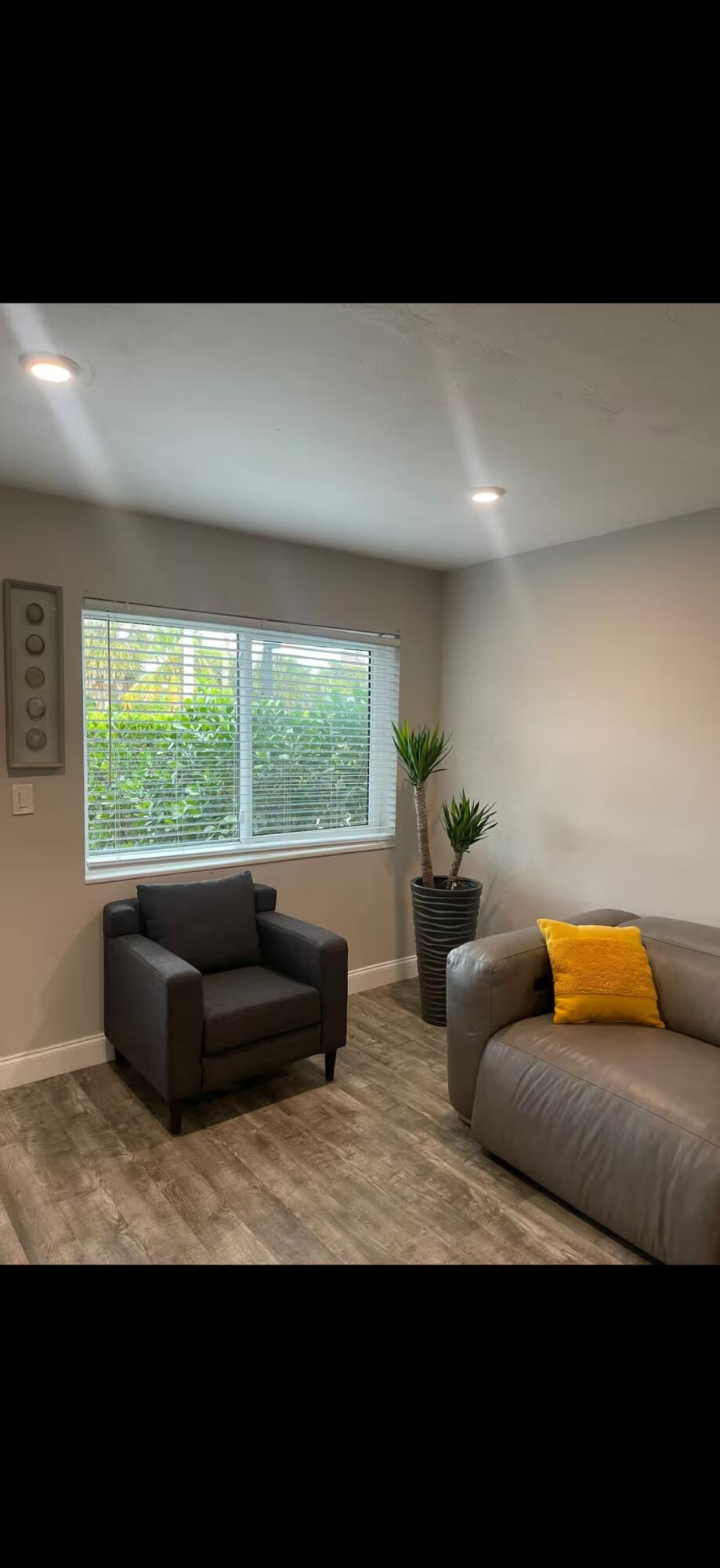 LAUDERDALE - Residential Income