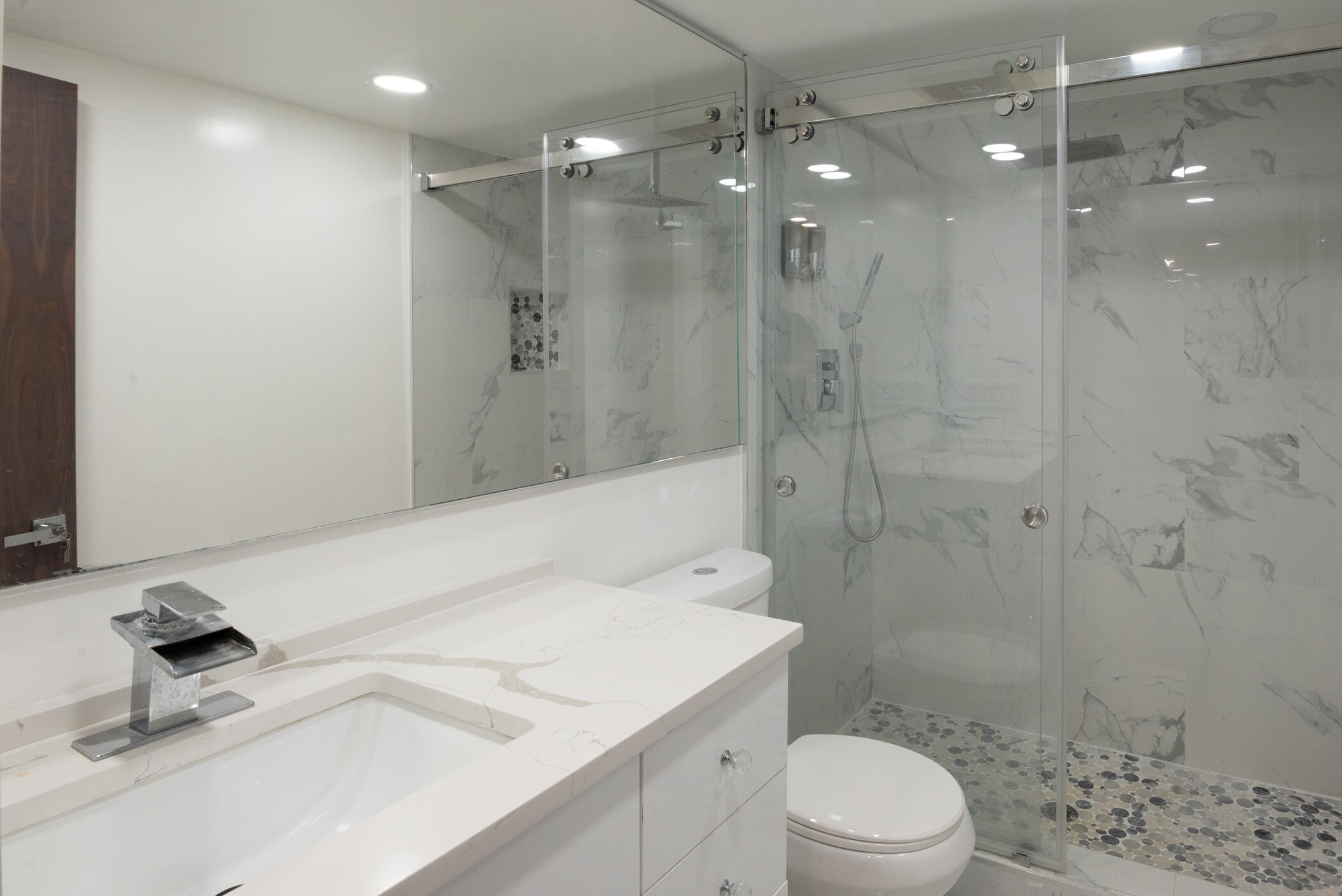 LANDS OF THE PRESIDENT CONDO 2 , - Residential Lease