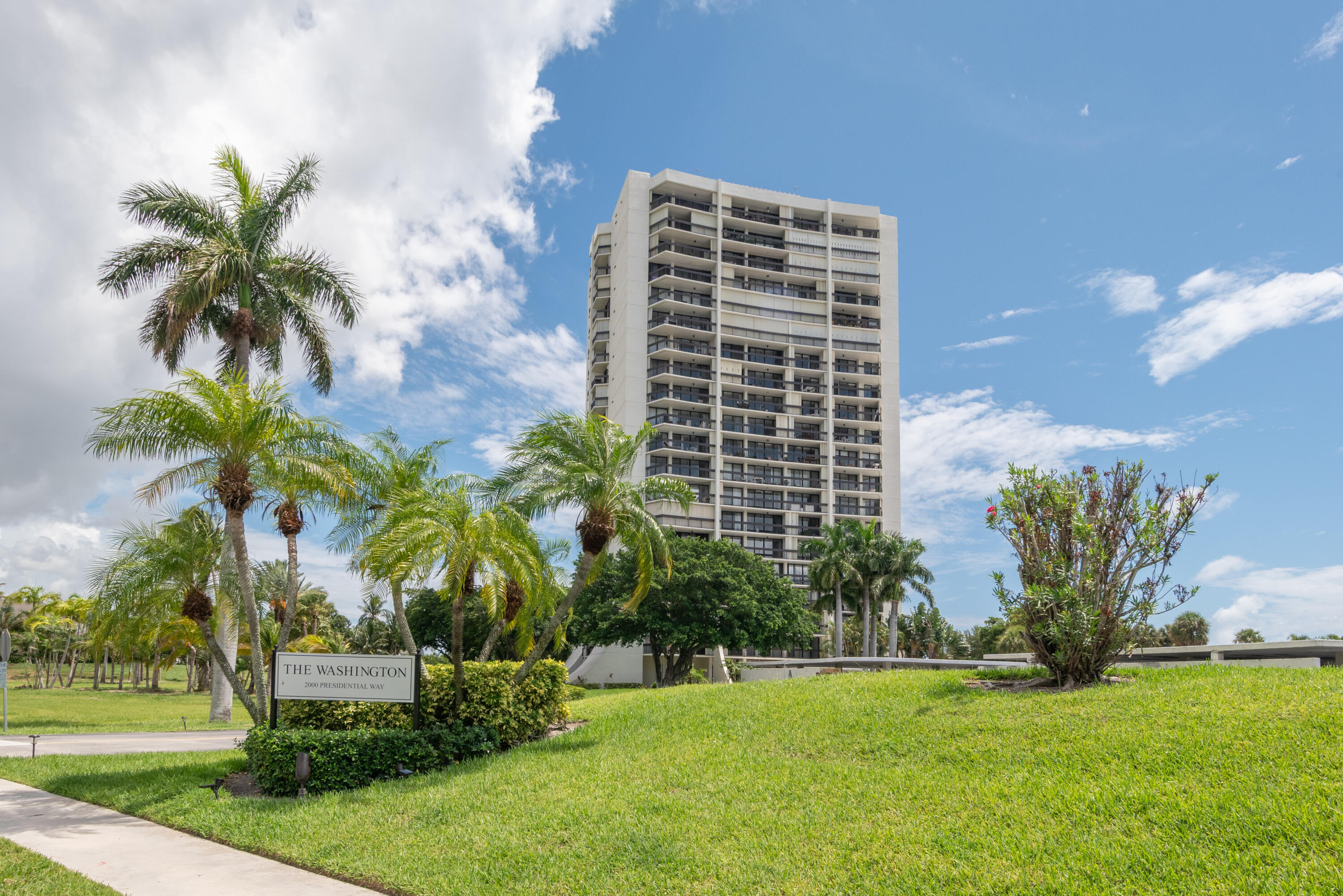 LANDS OF THE PRESIDENT CONDO 2 , - Residential Lease