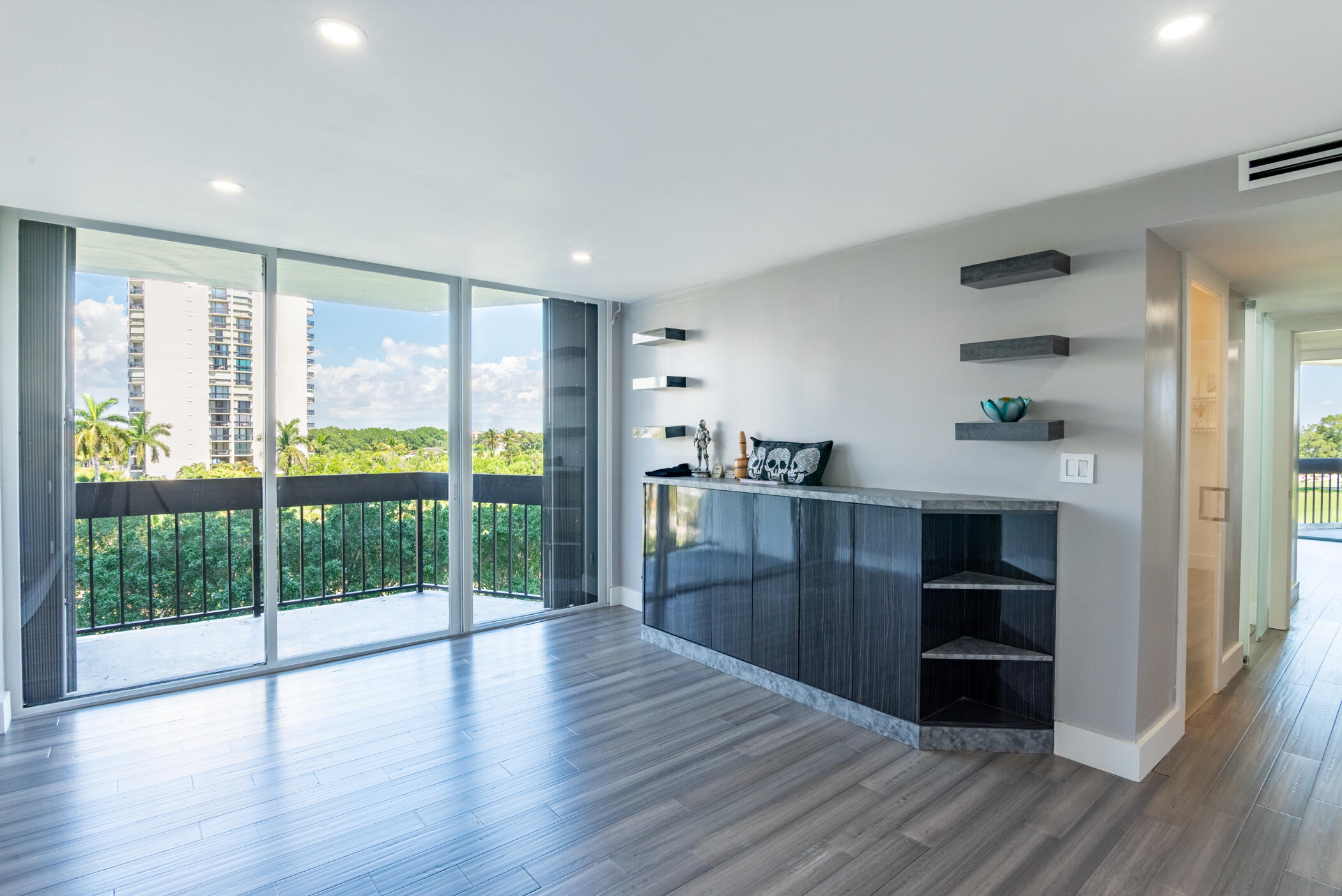 LANDS OF THE PRESIDENT CONDO 2 , - Residential Lease