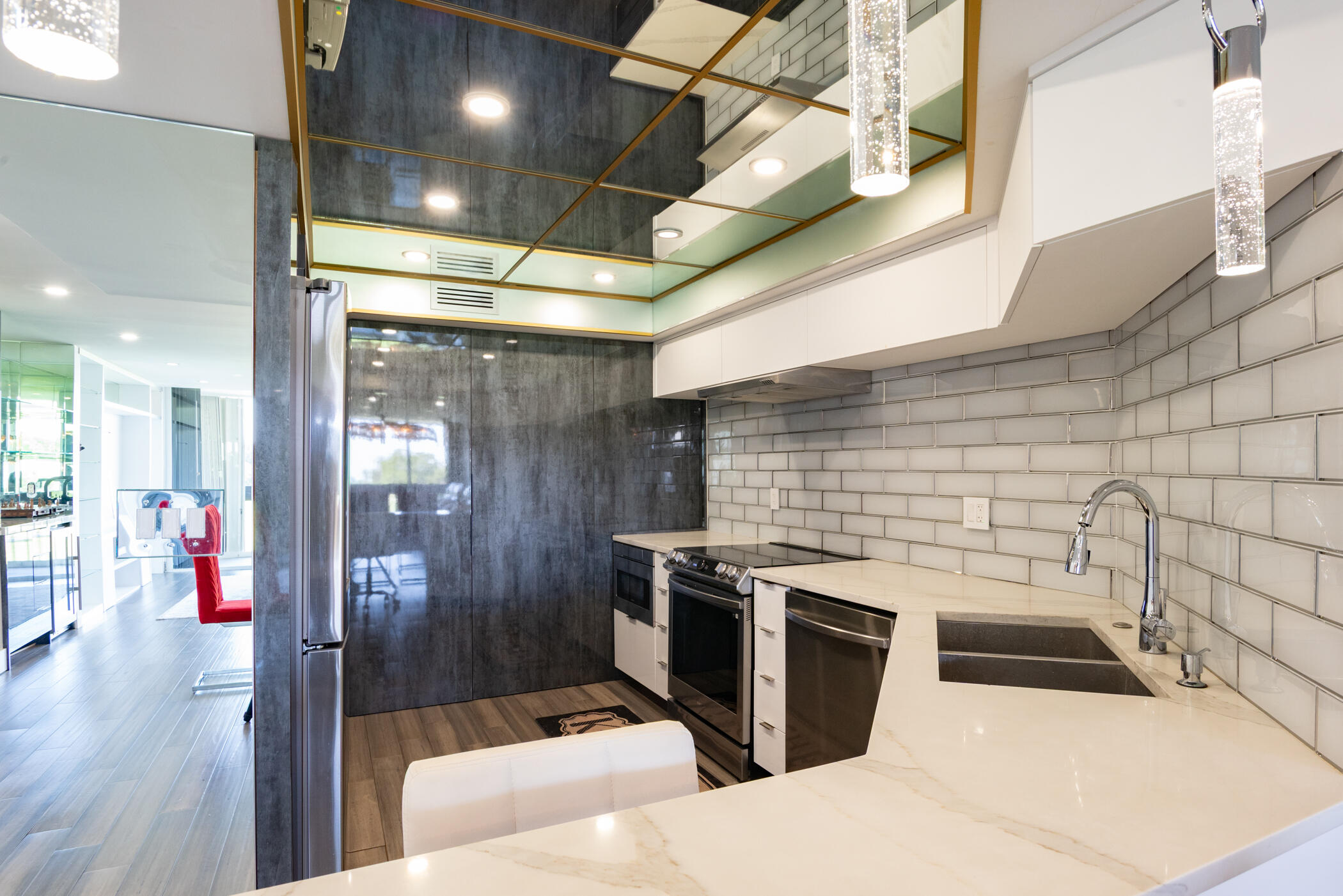 LANDS OF THE PRESIDENT CONDO 2 , - Residential Lease