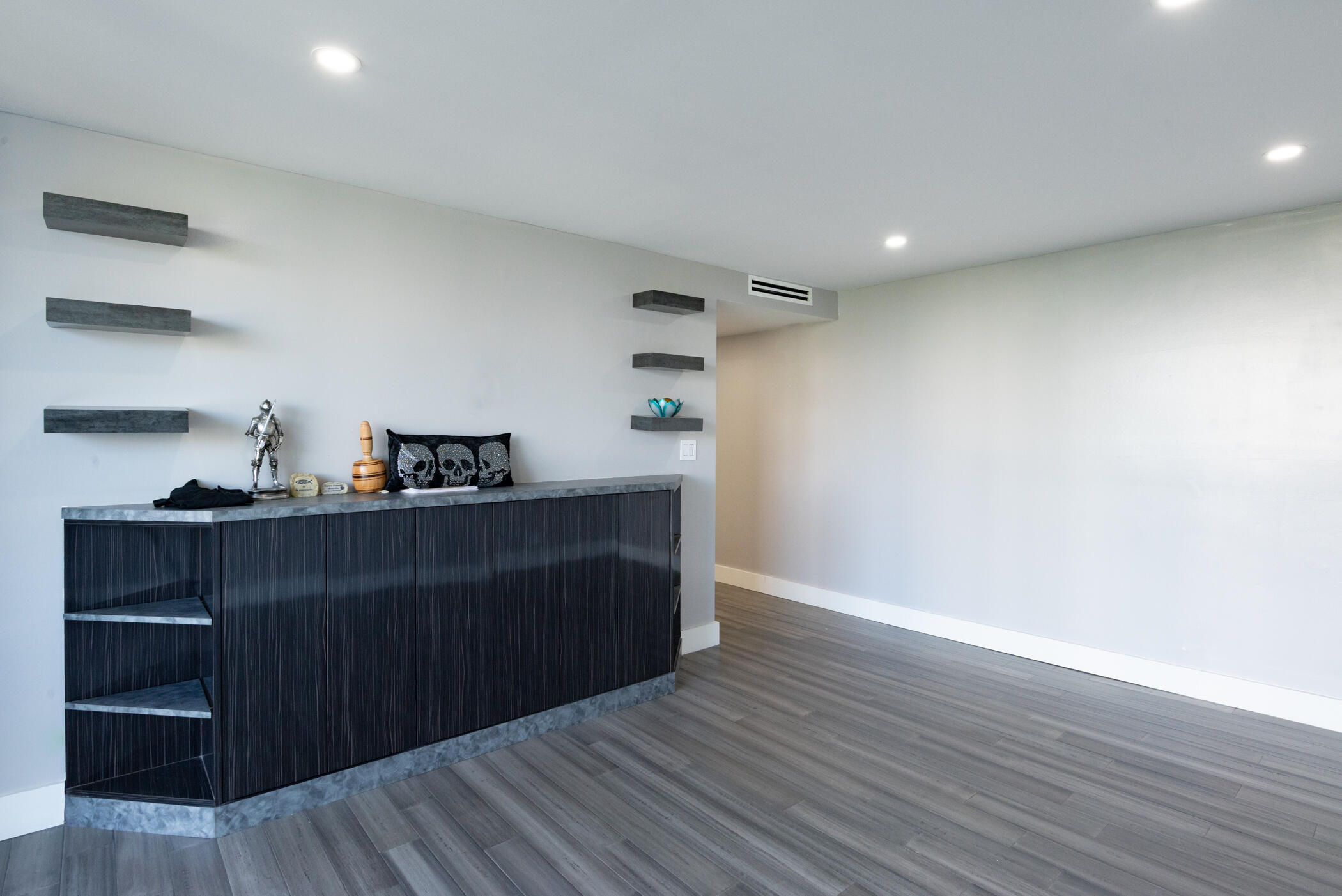 LANDS OF THE PRESIDENT CONDO 2 , - Residential Lease