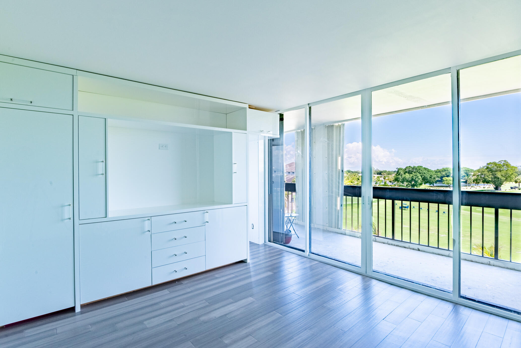 LANDS OF THE PRESIDENT CONDO 2 , - Residential Lease