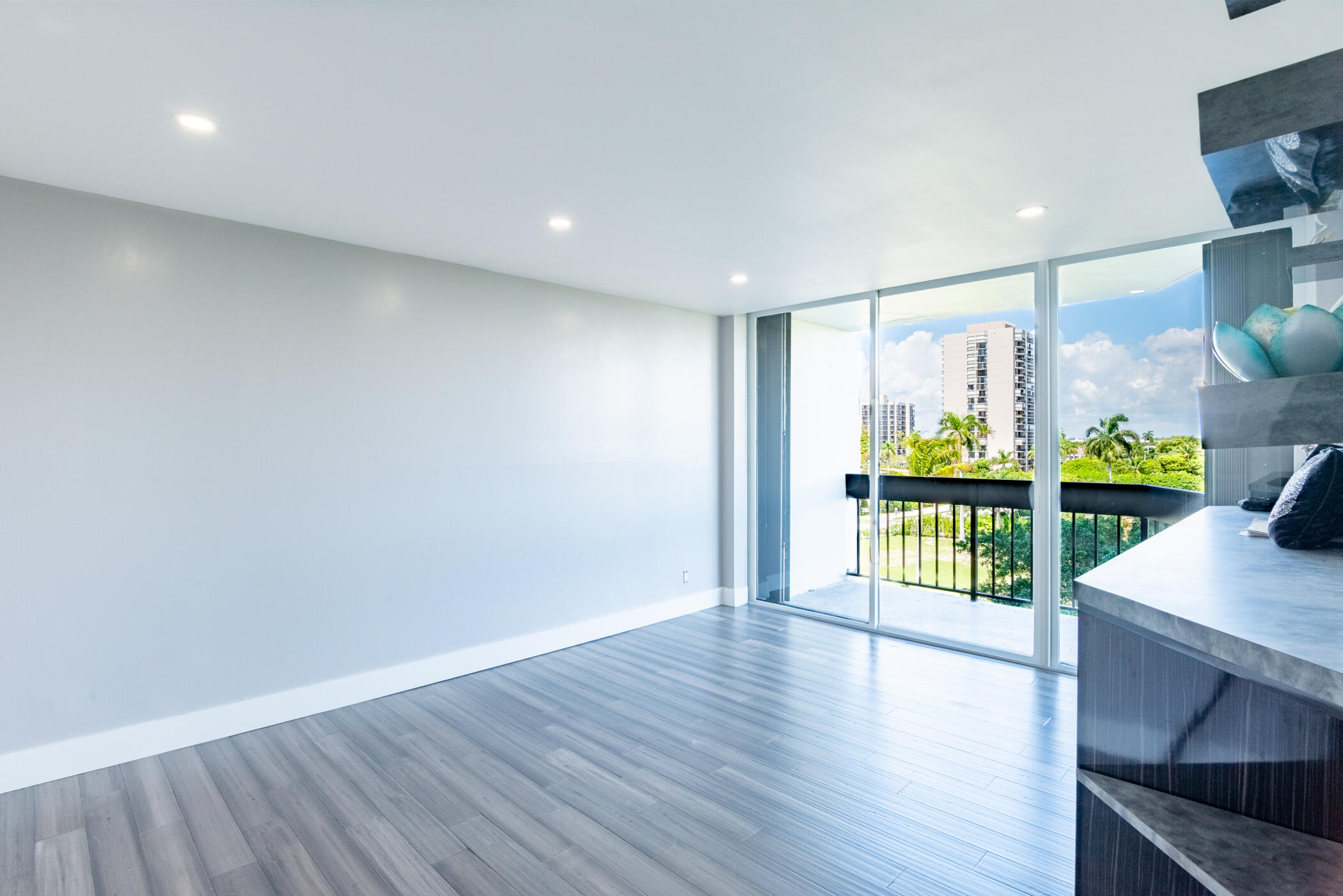 LANDS OF THE PRESIDENT CONDO 2 , - Residential Lease