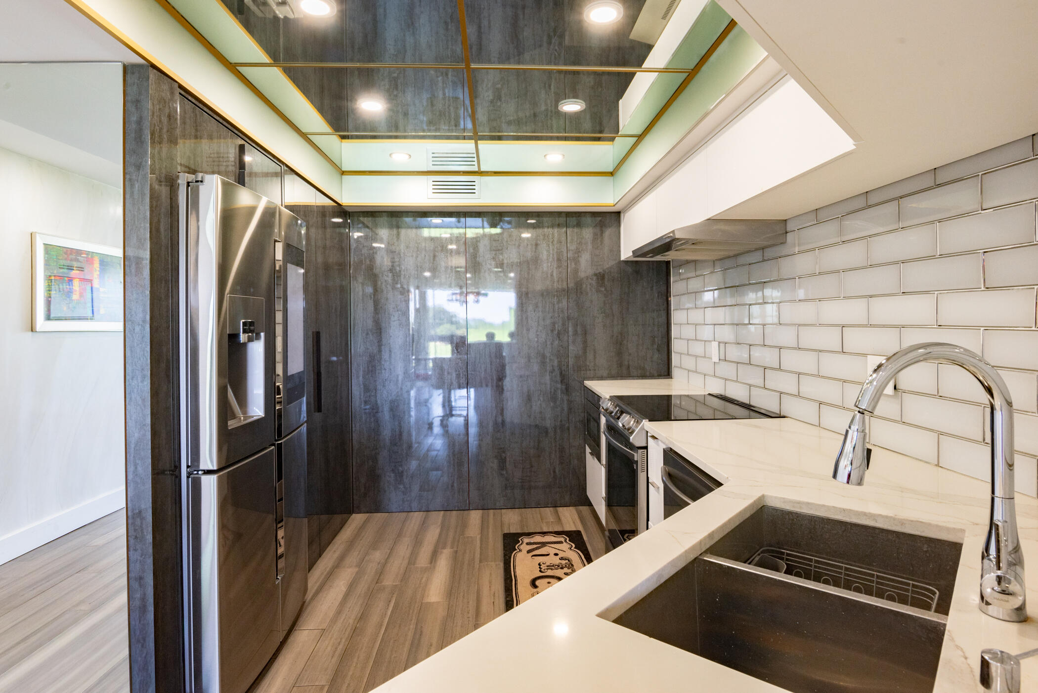 LANDS OF THE PRESIDENT CONDO 2 , - Residential Lease