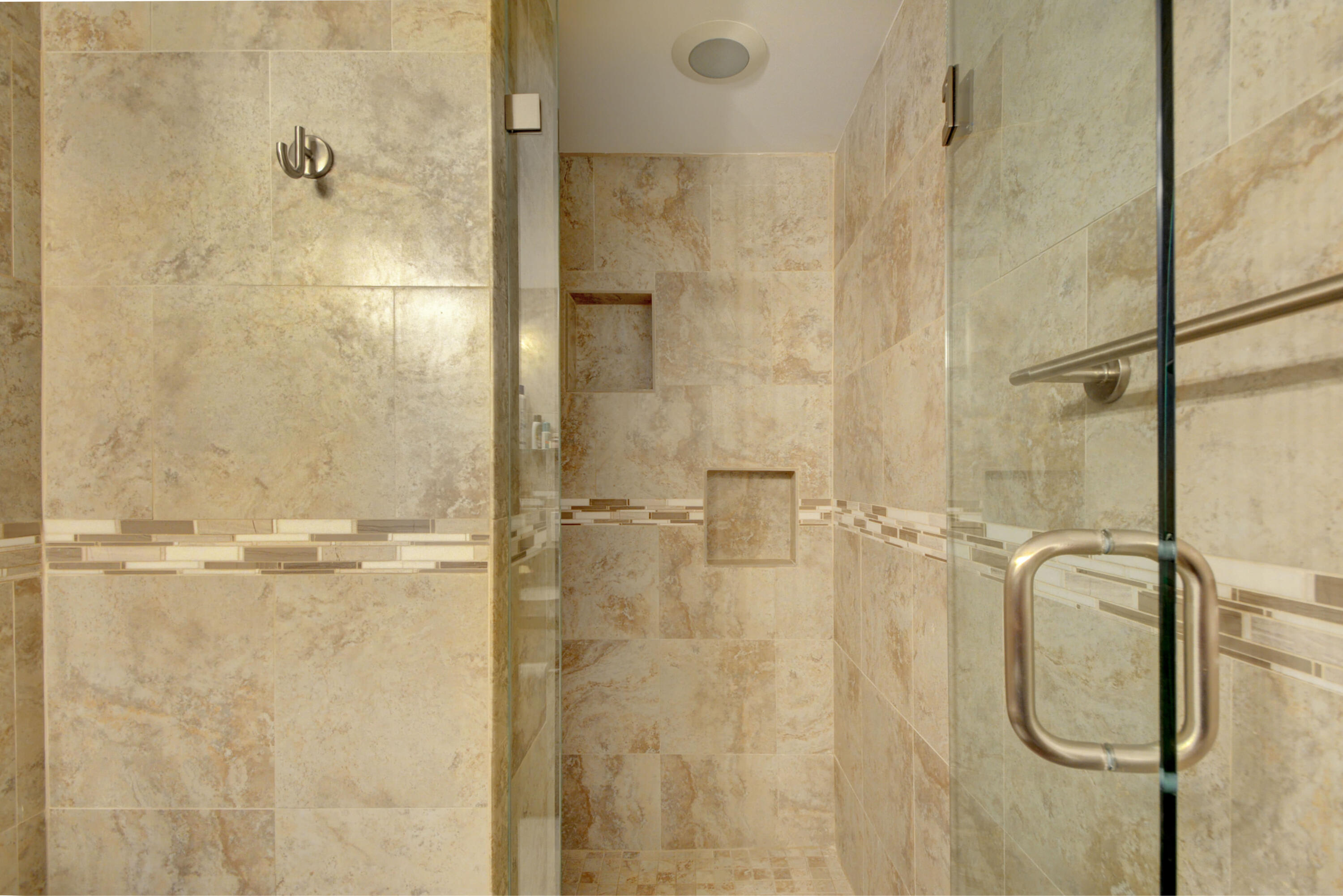 EMERALD TOWER CONDO - Residential Lease