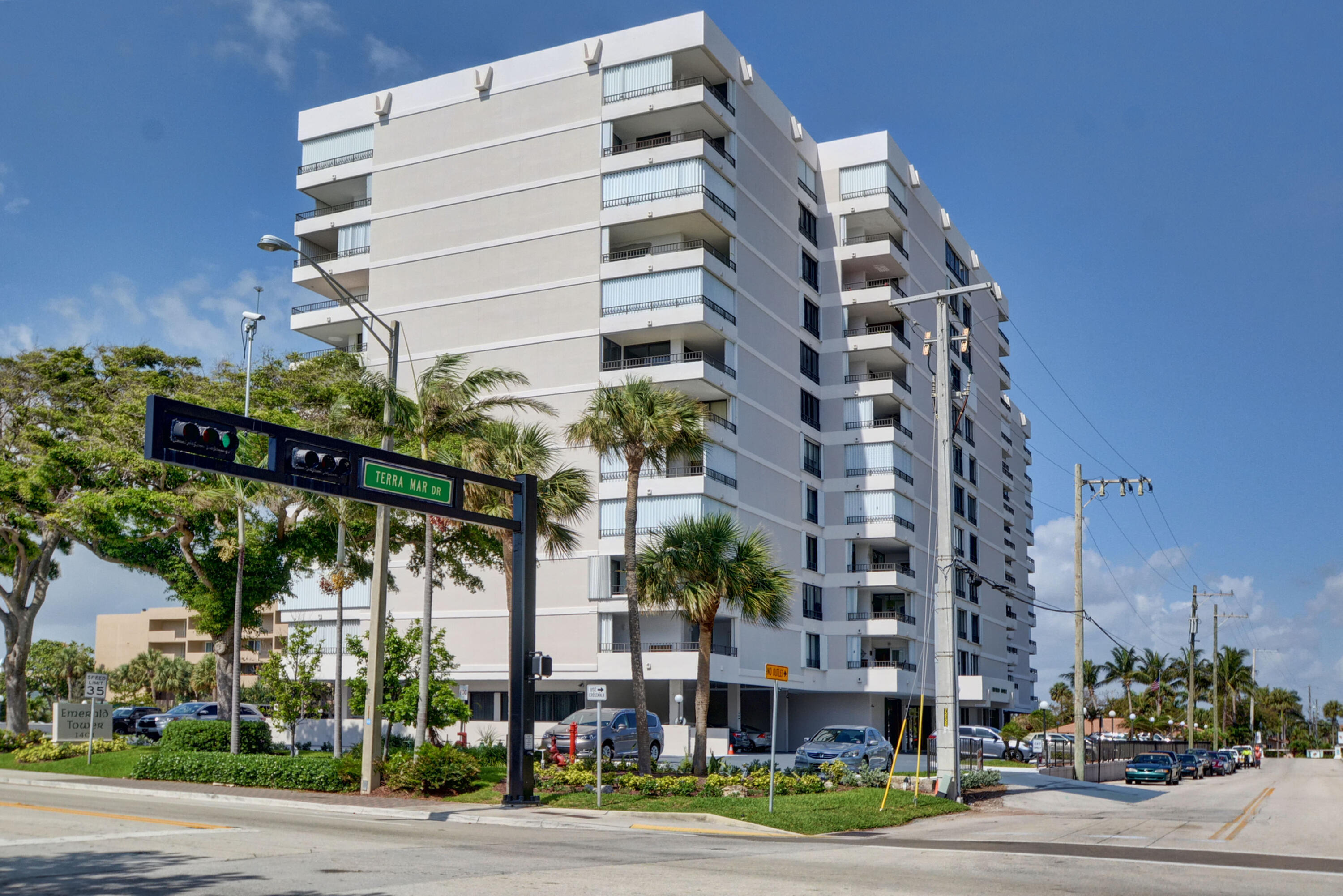 EMERALD TOWER CONDO - Residential Lease