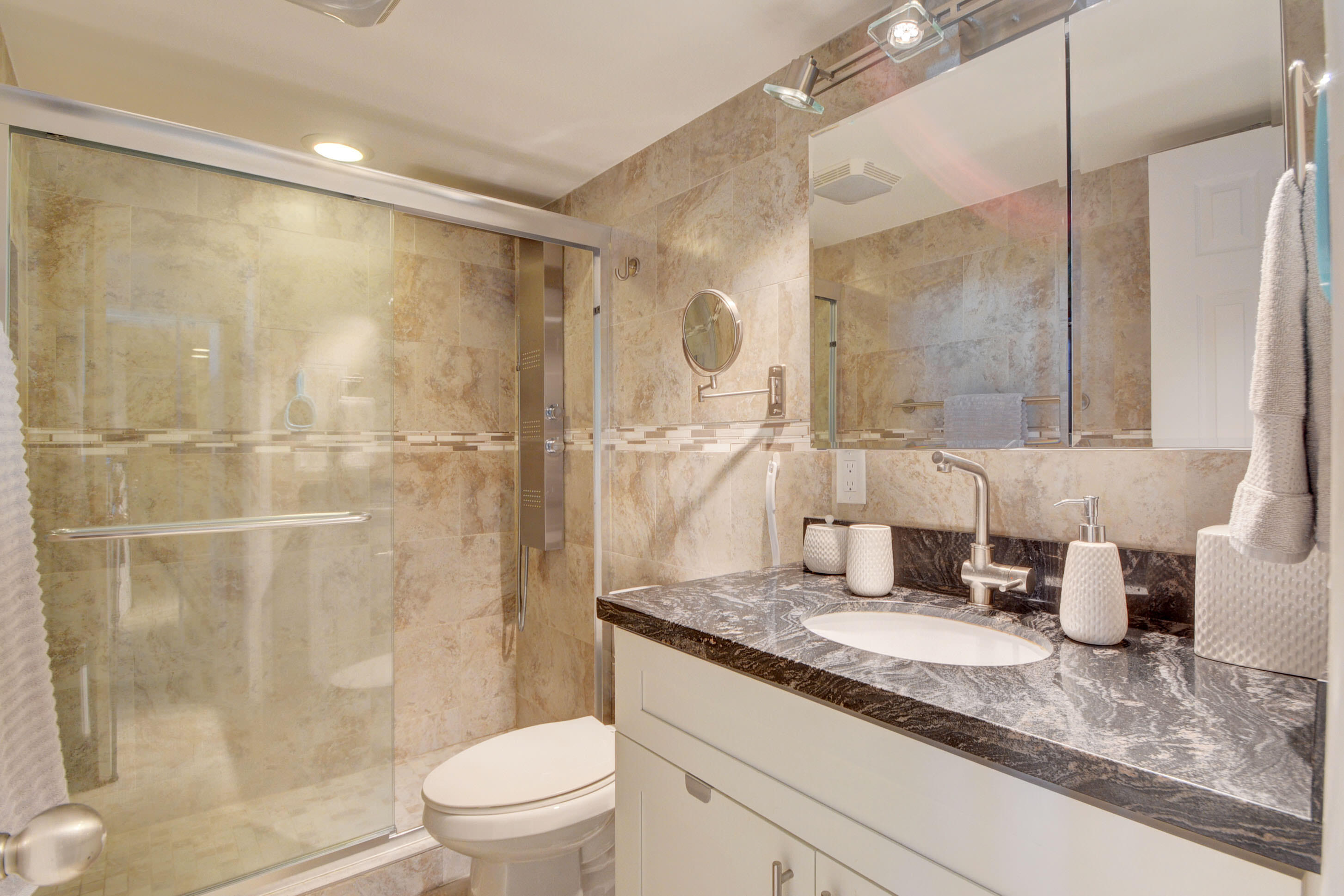 EMERALD TOWER CONDO - Residential Lease