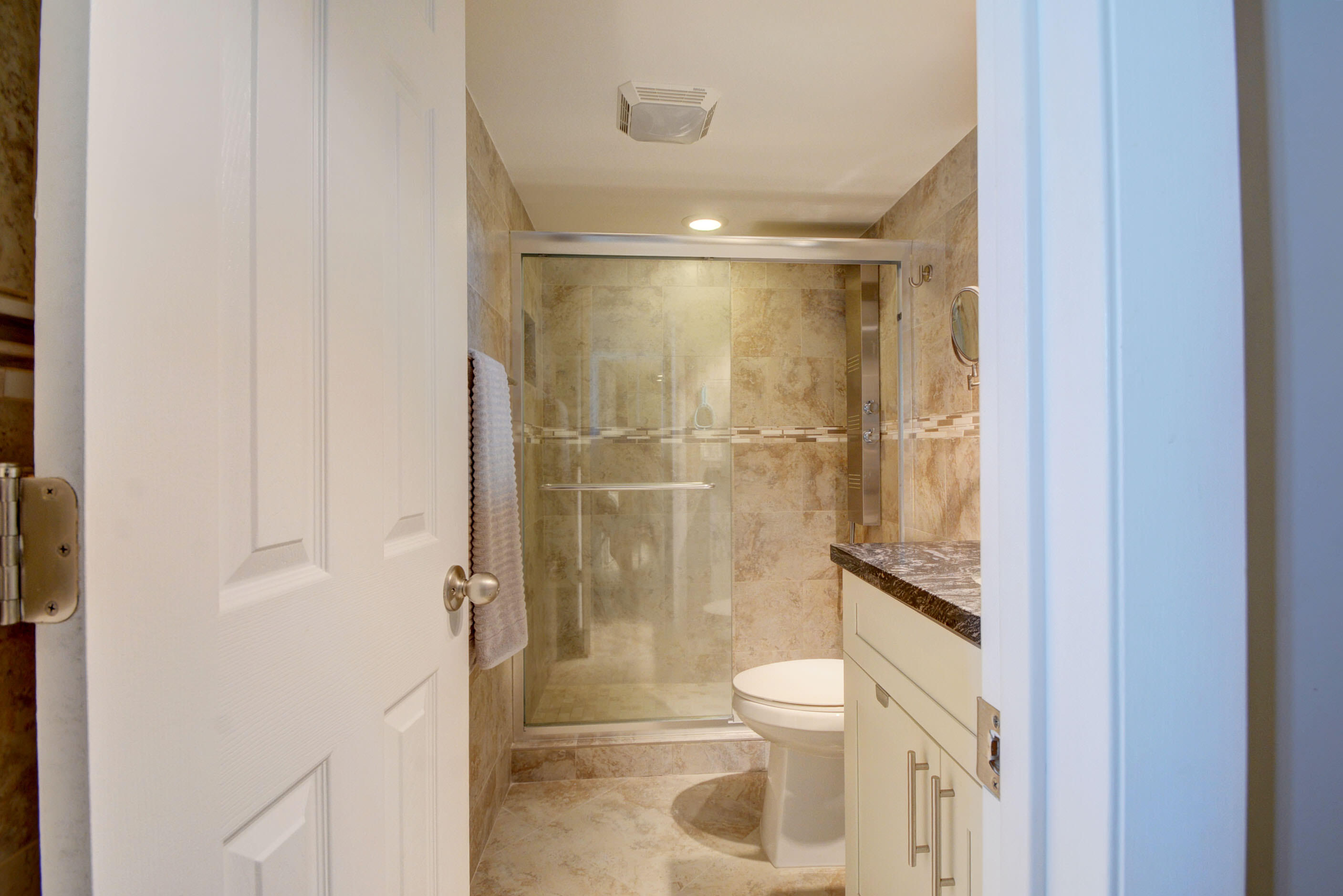 EMERALD TOWER CONDO - Residential Lease