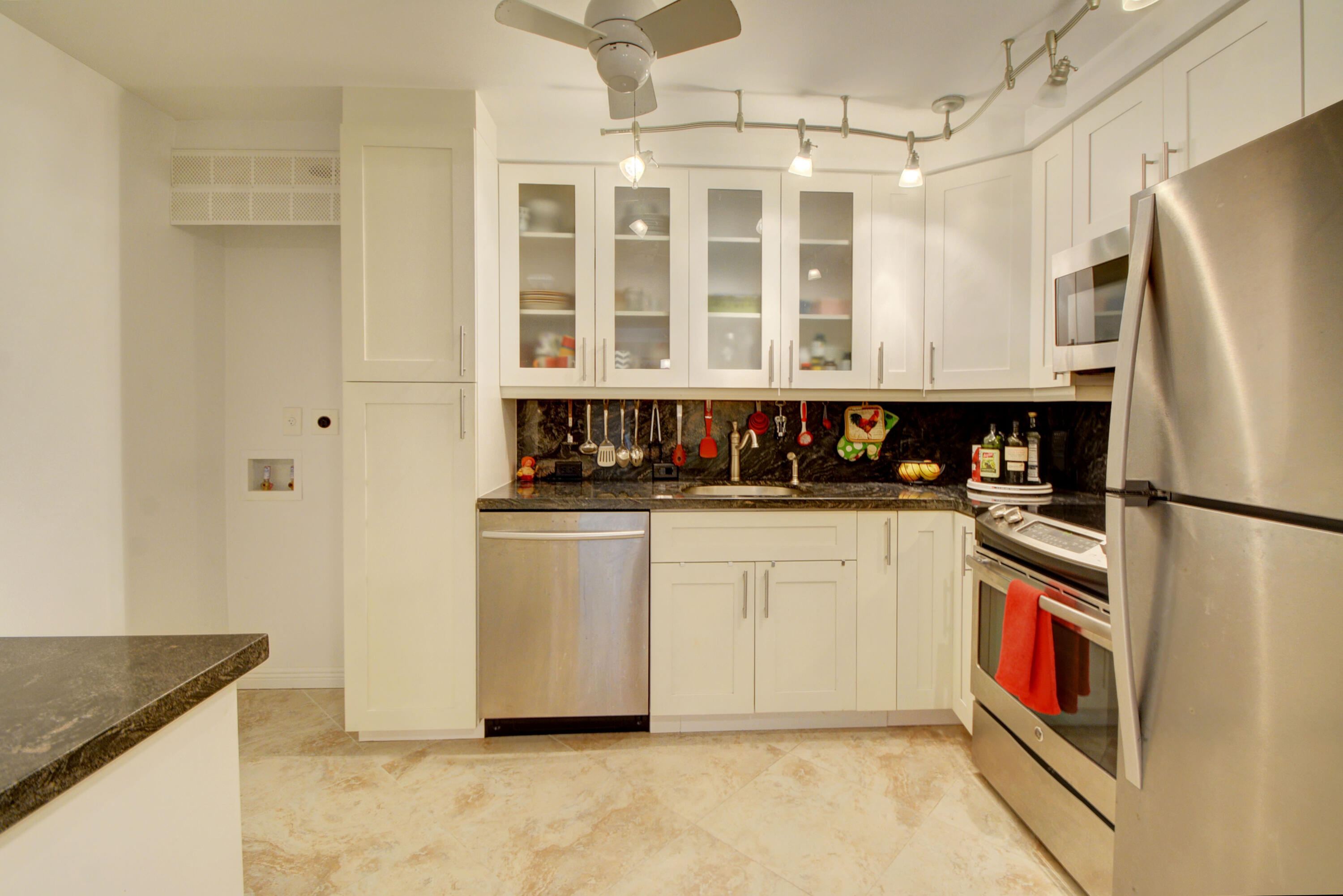 EMERALD TOWER CONDO - Residential Lease