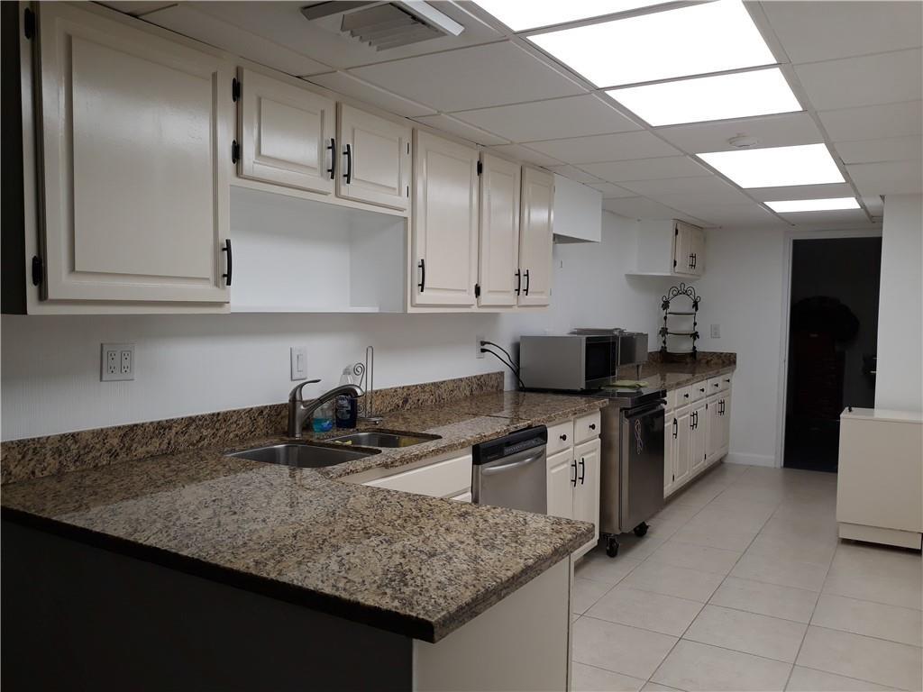 EMERALD TOWER CONDO - Residential Lease