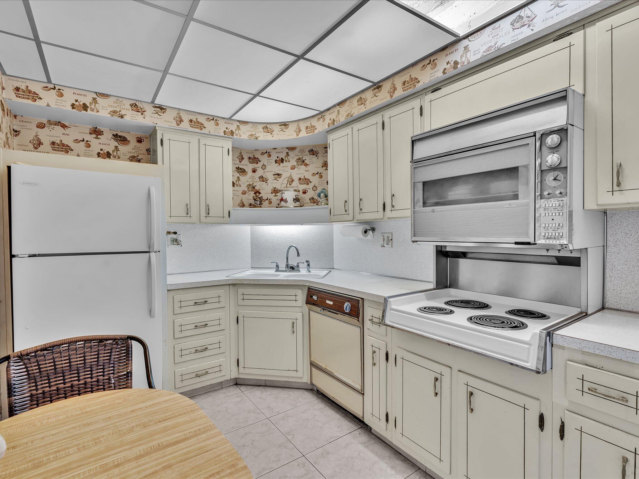 CORAL RIDGE TOWERS EAST CO-OP - Residential