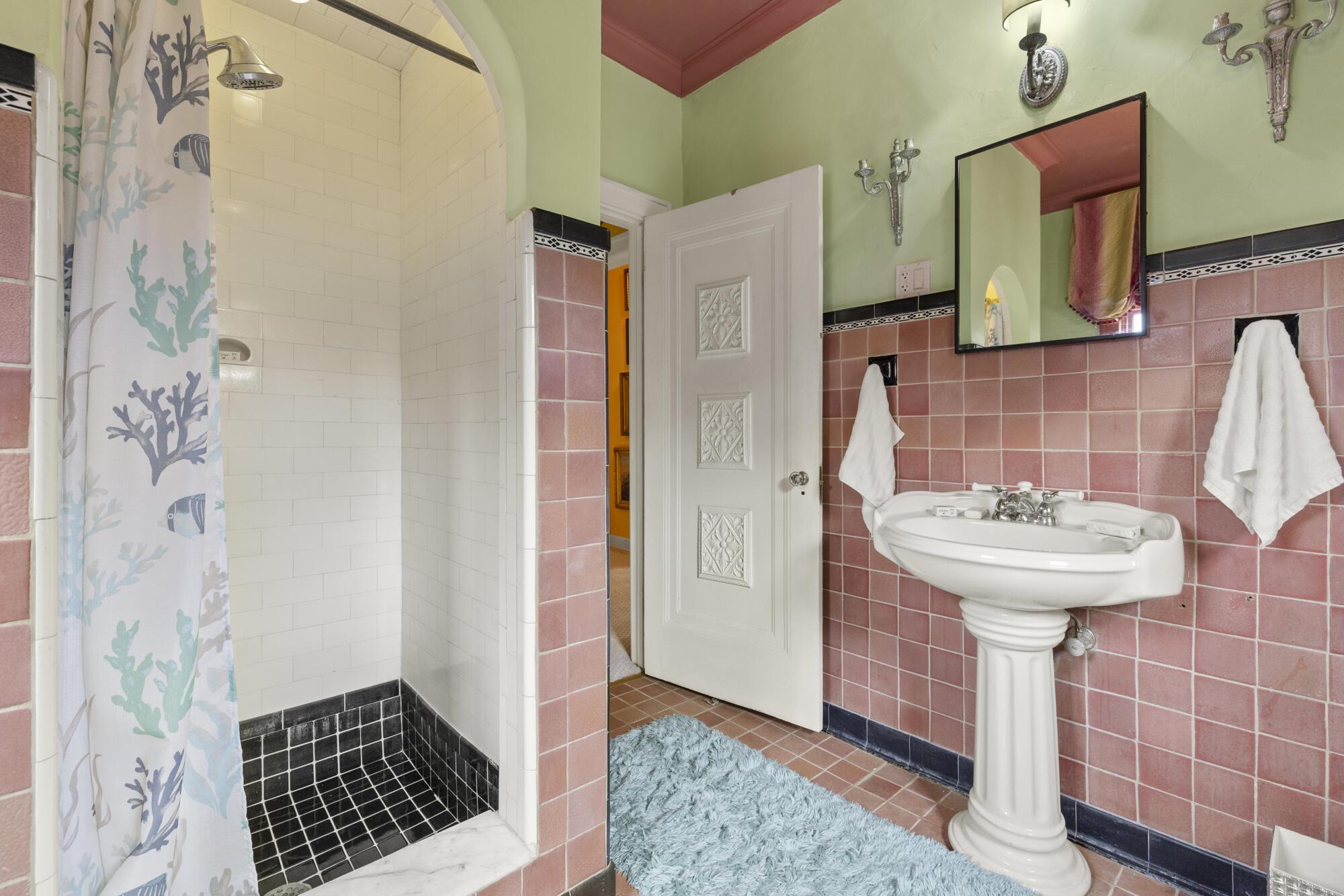 NORTH SHORE TERRACE PL NO 1 - Residential