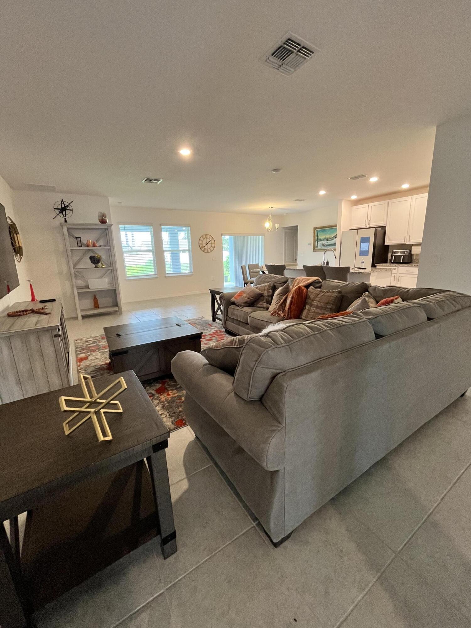 PORT ST LUCIE SECTION 12 - Residential Lease