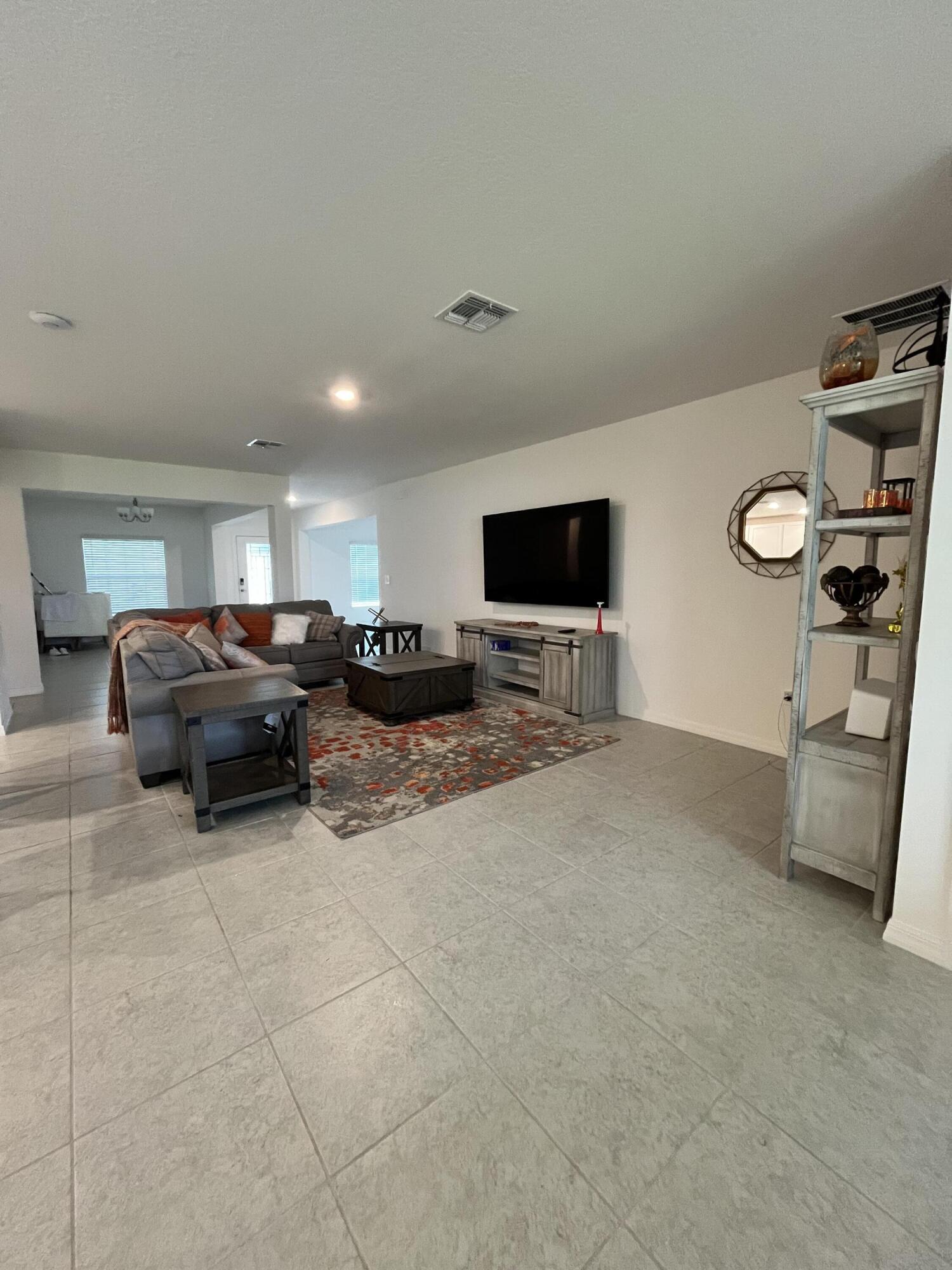 PORT ST LUCIE SECTION 12 - Residential Lease
