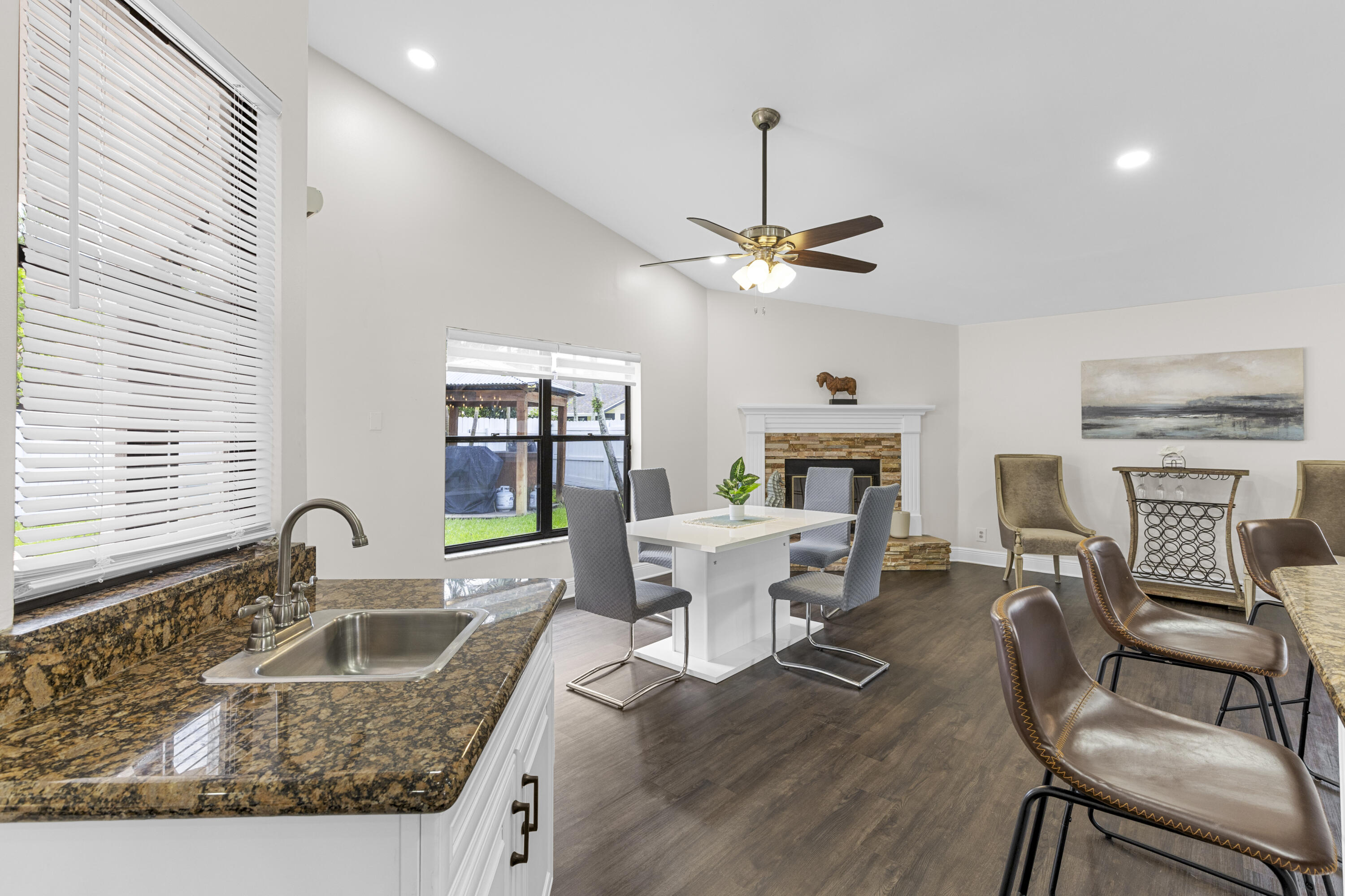 GREENVIEW SHORES 1 OF WELLINGTON - Residential