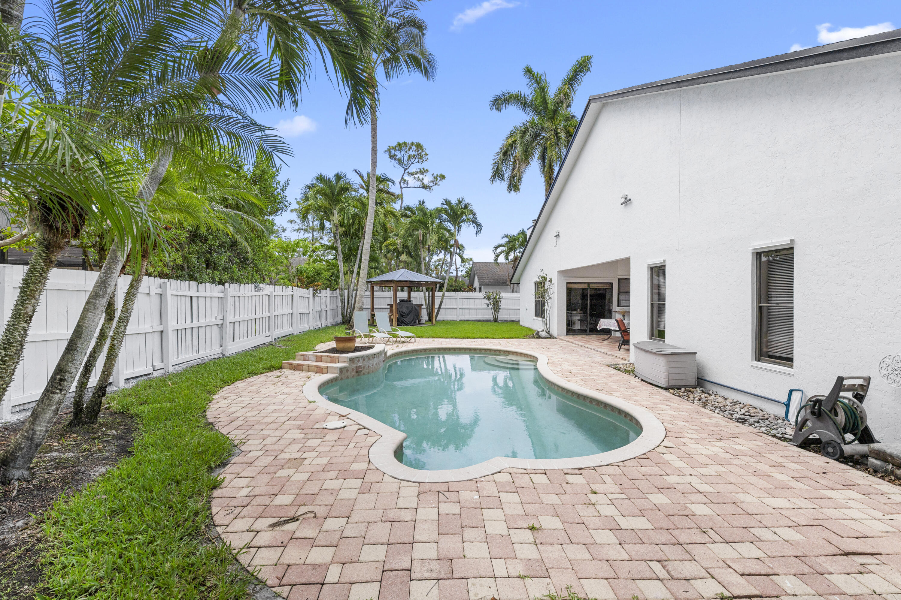 GREENVIEW SHORES 1 OF WELLINGTON - Residential