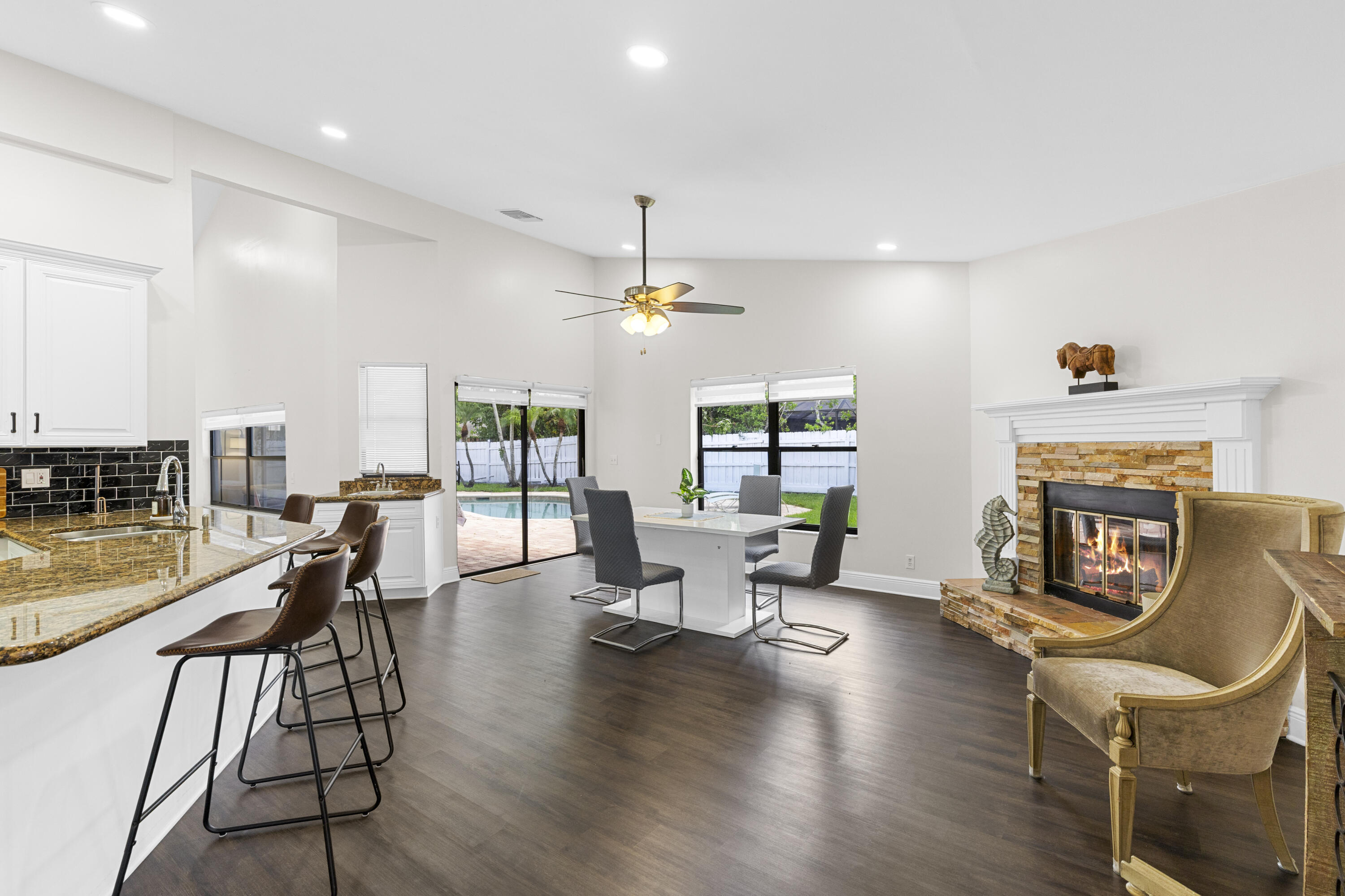 GREENVIEW SHORES 1 OF WELLINGTON - Residential