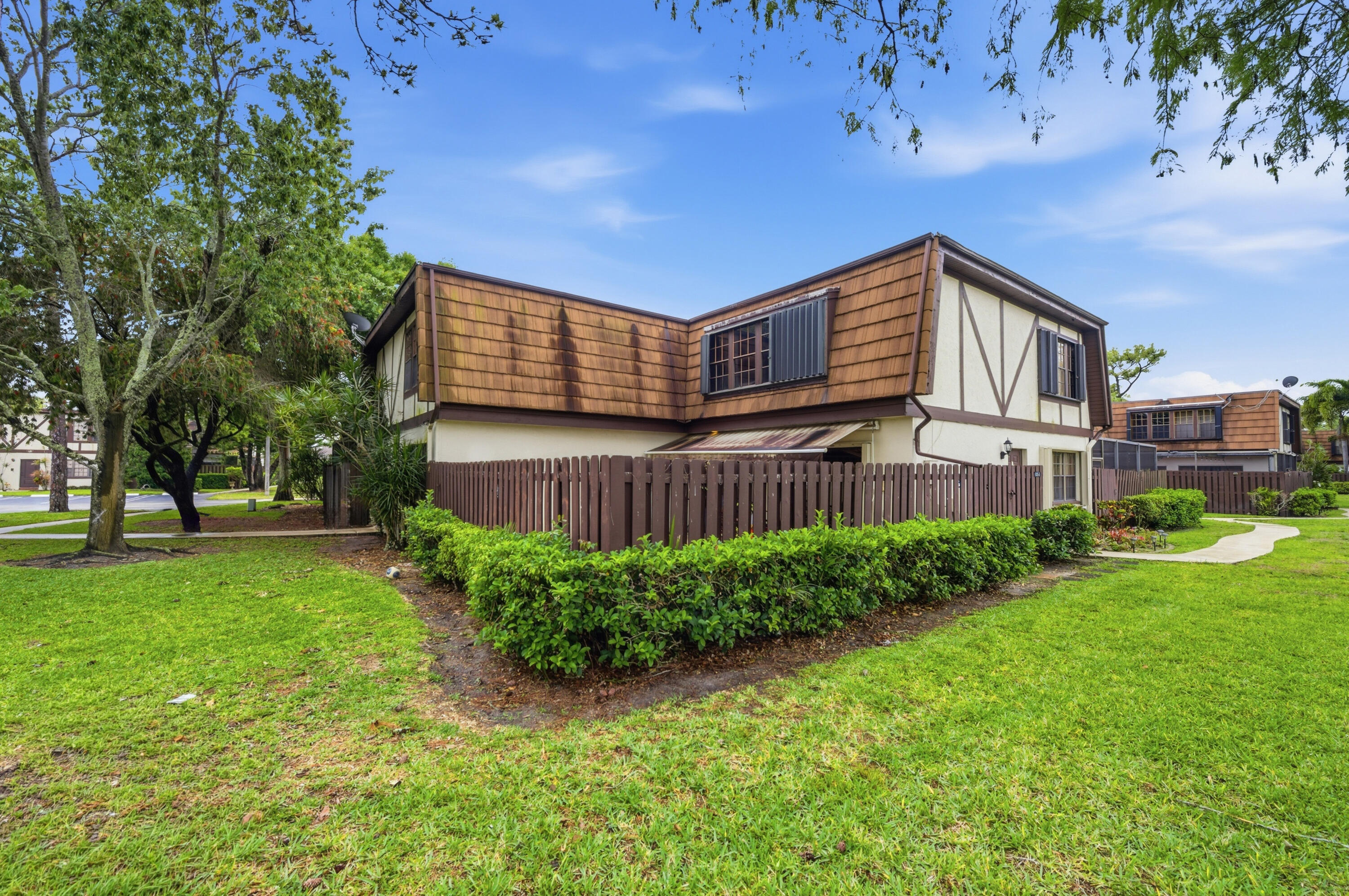 WEYBRIDGE TOWNHOMES PH II - Residential