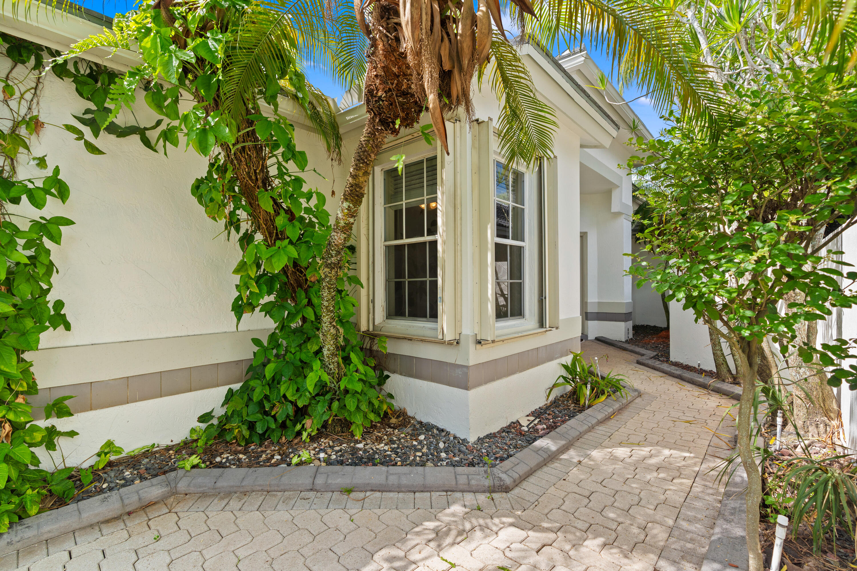 HOLLYWOOD LAKES COUNTRY CLUB AND - Residential