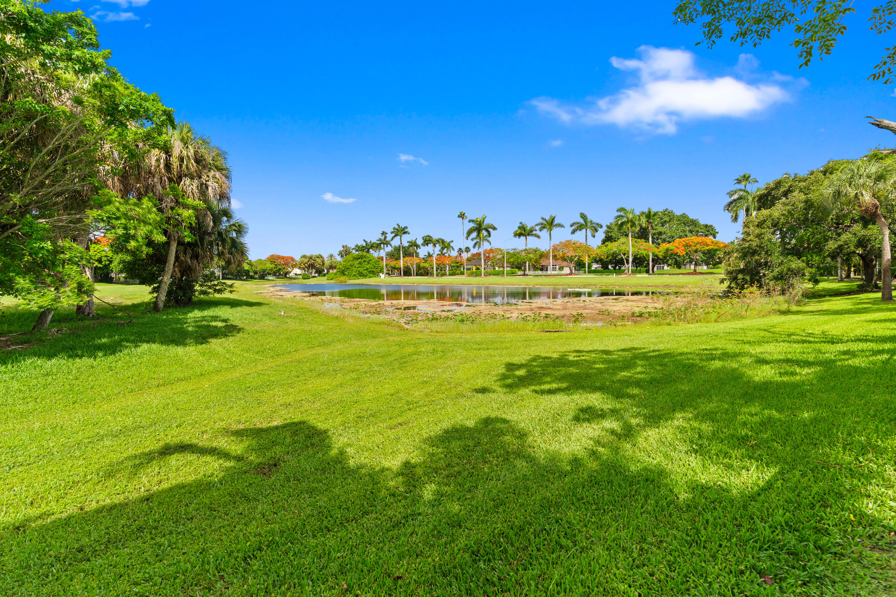 HOLLYWOOD LAKES COUNTRY CLUB AND - Residential