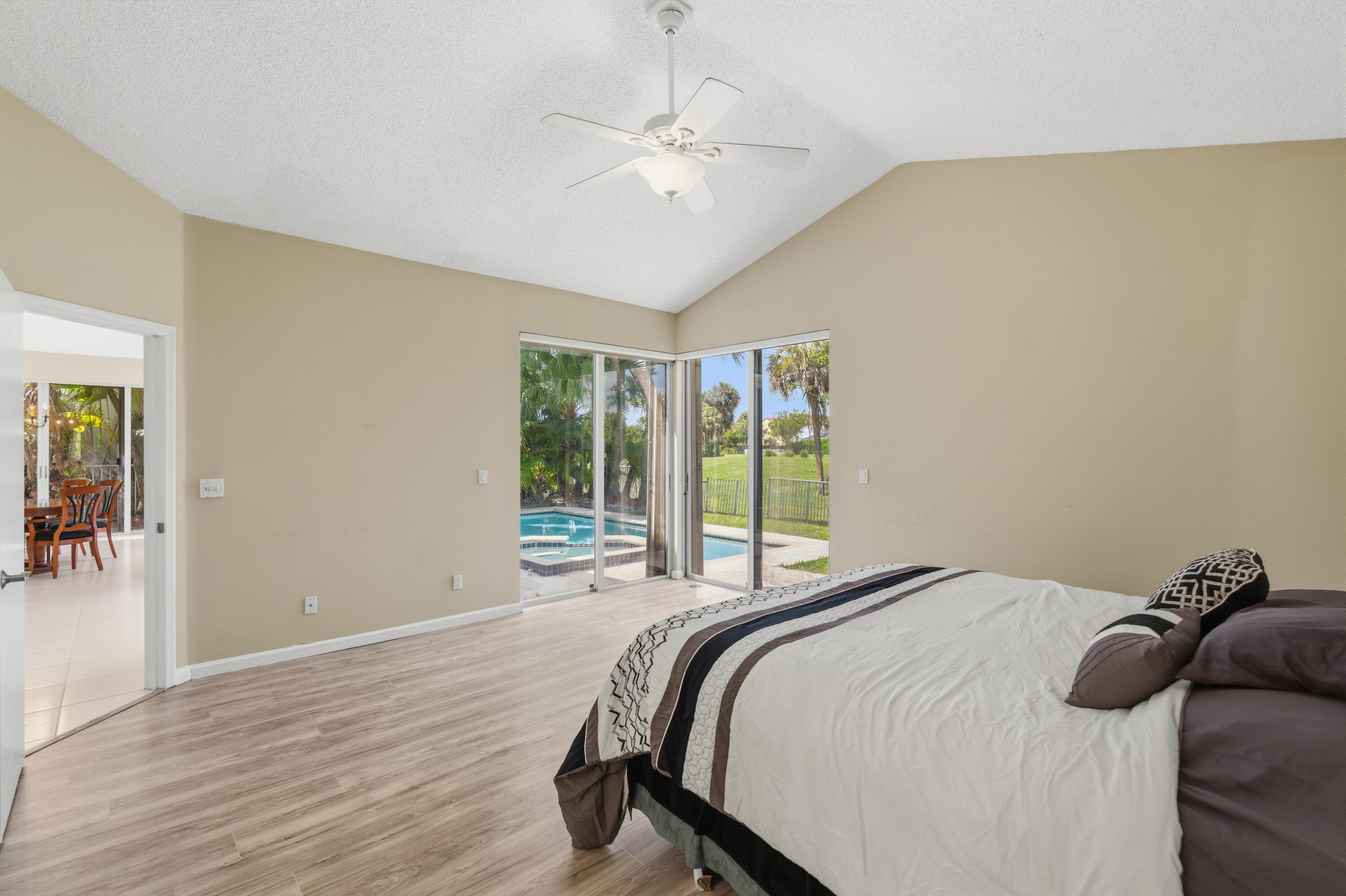 HOLLYWOOD LAKES COUNTRY CLUB AND - Residential