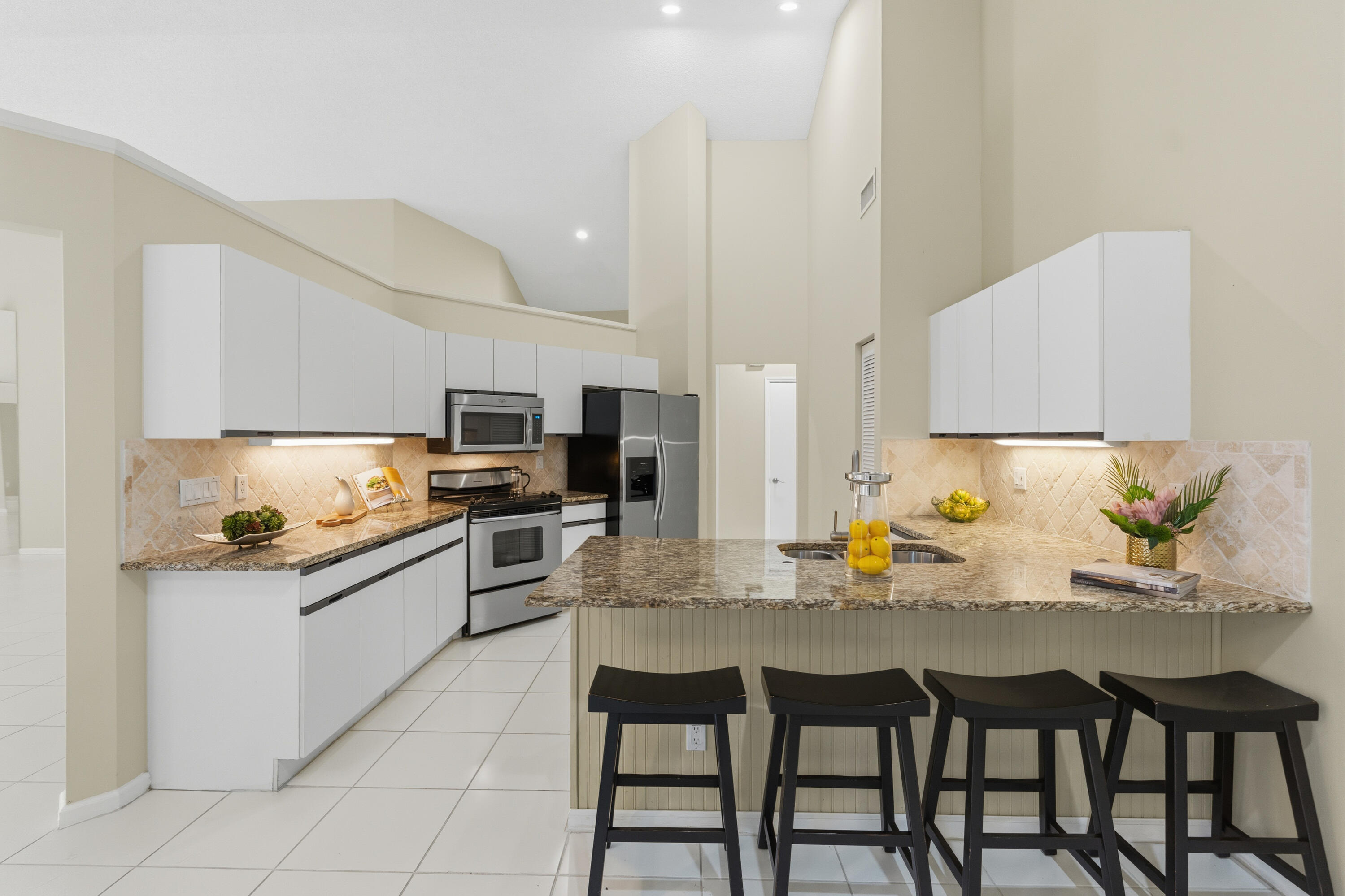 HOLLYWOOD LAKES COUNTRY CLUB AND - Residential