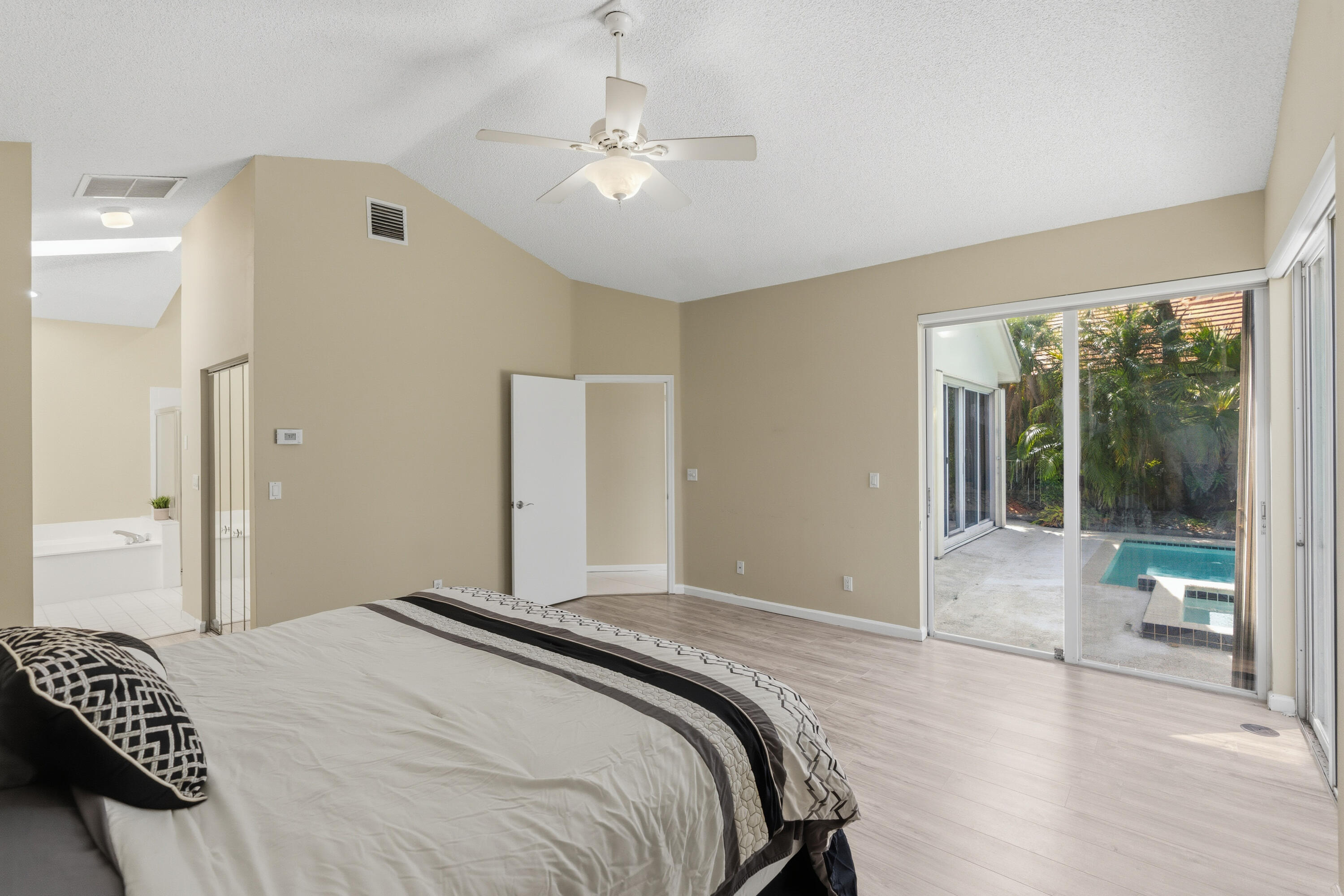 HOLLYWOOD LAKES COUNTRY CLUB AND - Residential