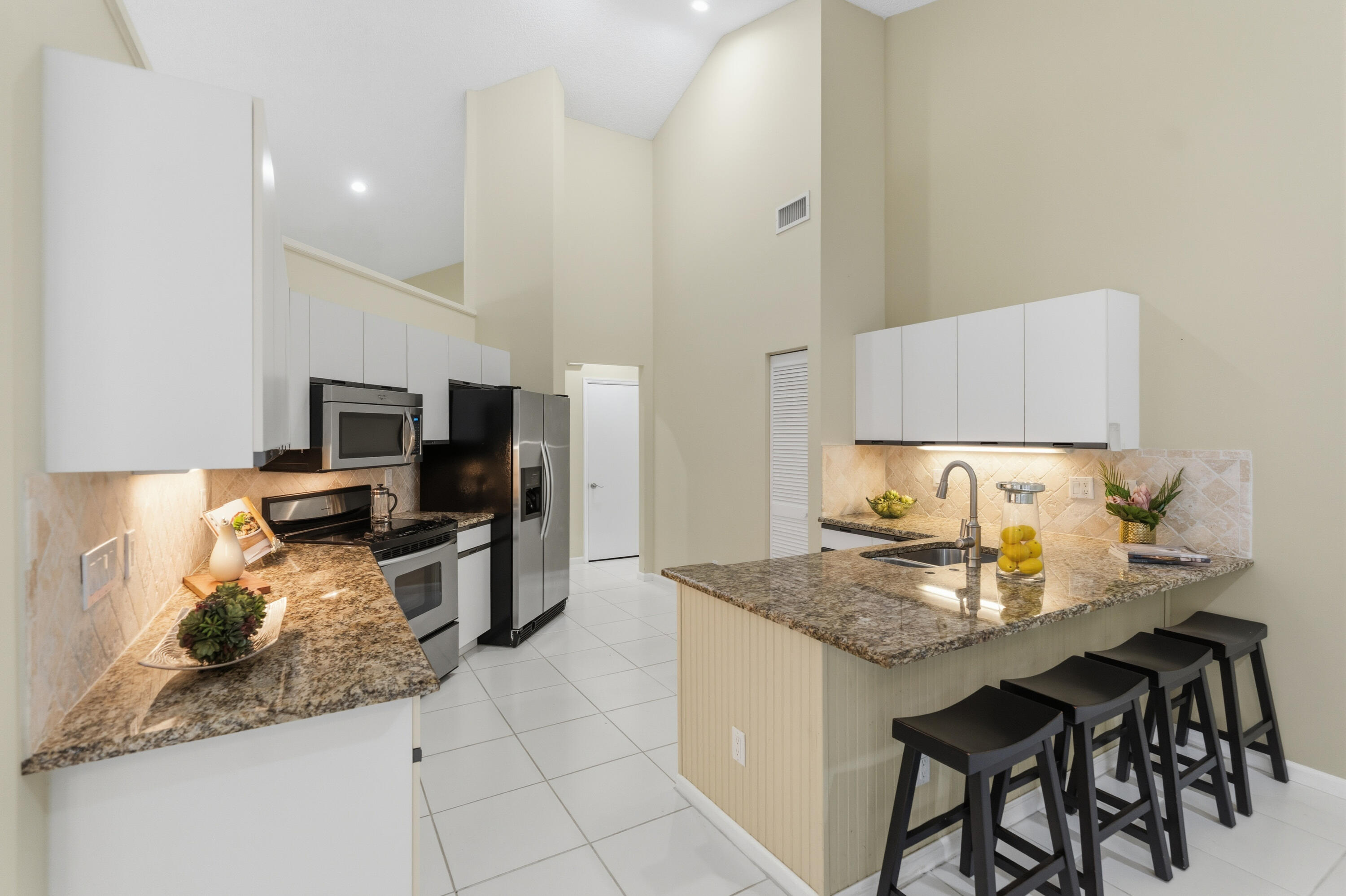 HOLLYWOOD LAKES COUNTRY CLUB AND - Residential