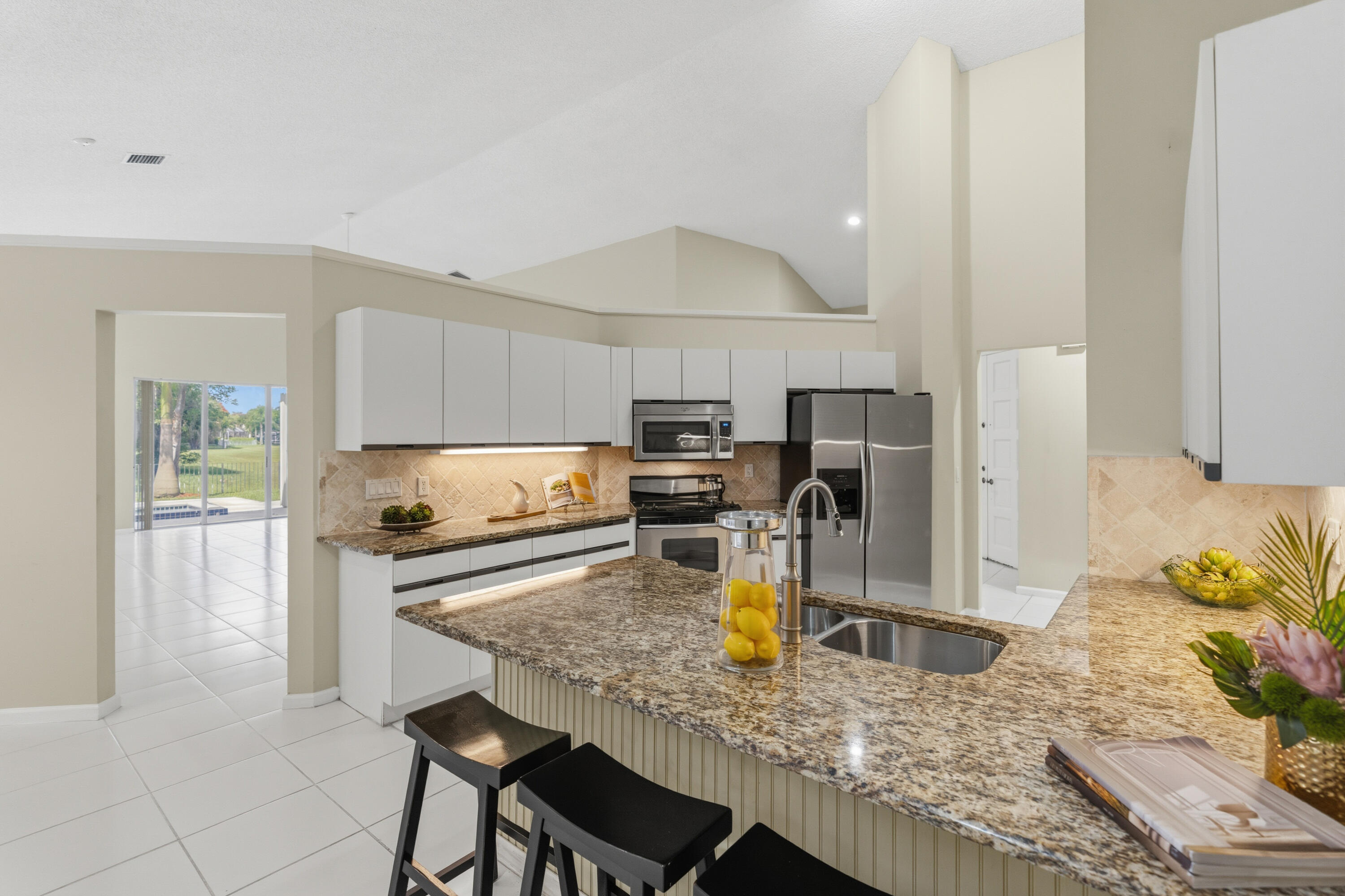 HOLLYWOOD LAKES COUNTRY CLUB AND - Residential