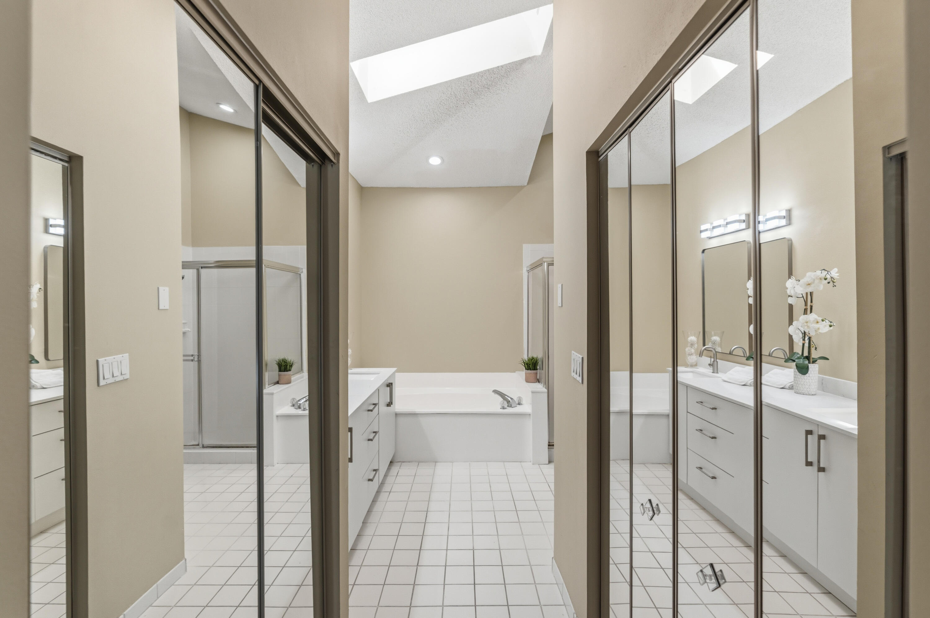 HOLLYWOOD LAKES COUNTRY CLUB AND - Residential